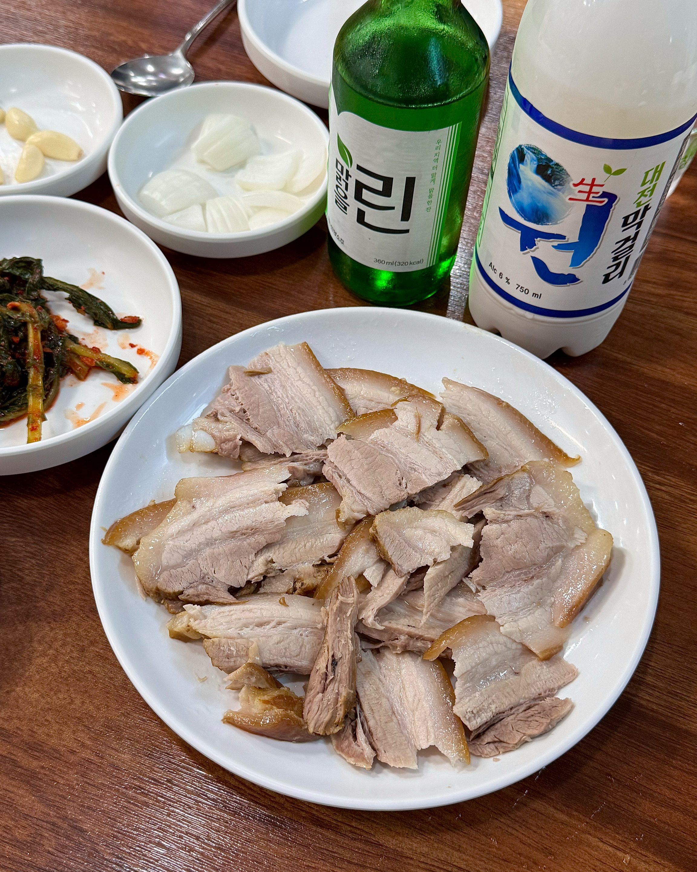 수육이랑 찍어먹는 소스 존맛👍🏻 비빔칼국수로 레전드! - 대전 맛집 대선칼국수 본점