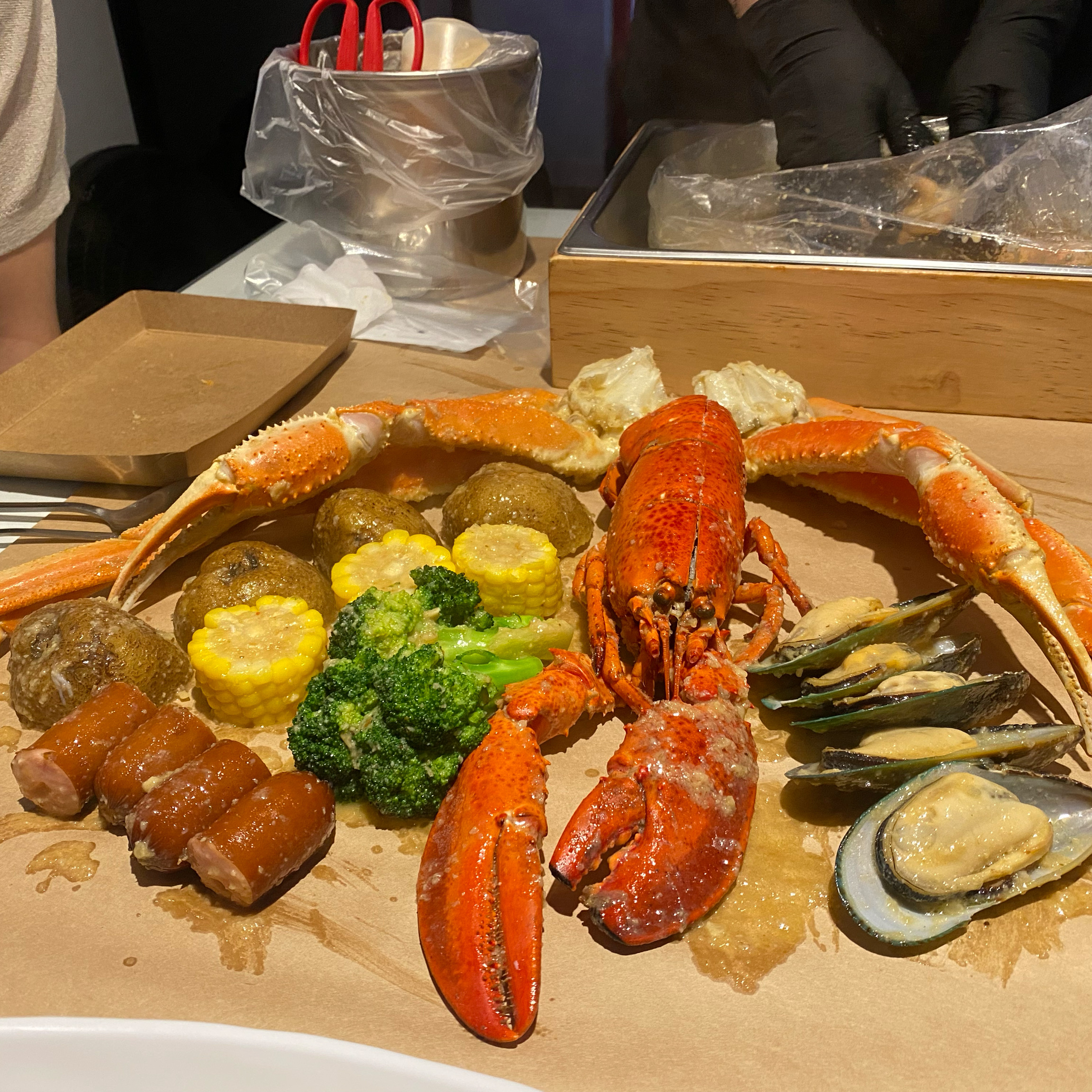 아이도 잘 먹고 어머니 입맛에도 좋았어요. 크랩이 싱싱해서 다리 살도 많네요. - 압구정 맛집 쇼미더크랩 압구정점