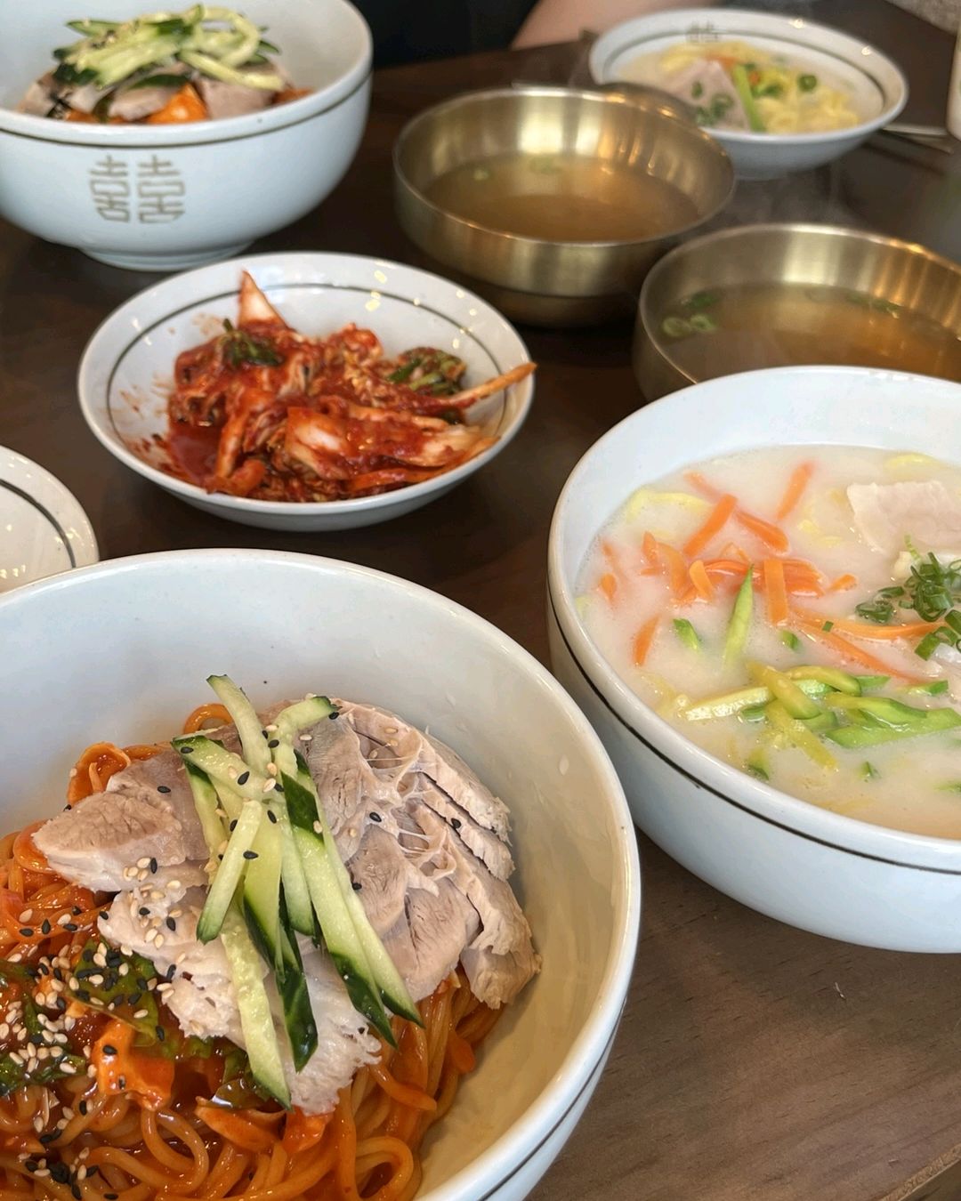 다 먹어보고 싶어서 고기국수랑 비빔국수 - 제주 맛집 장수국수 본점