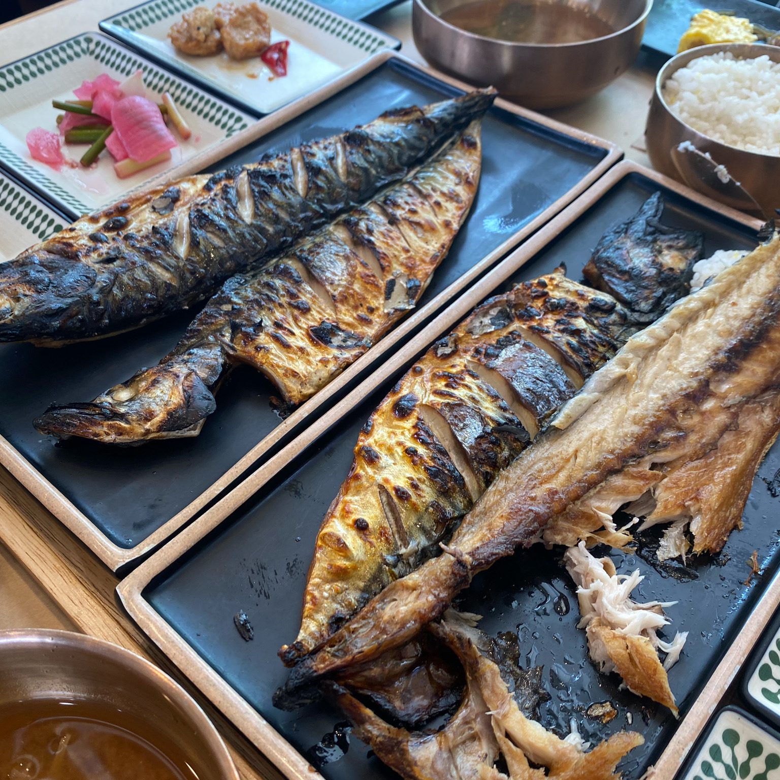반찬 구성도 좋고 고등어도 부드럽고 정말 맛있어요 어린이용 고등어는 뼈를 바르기 더 수월한