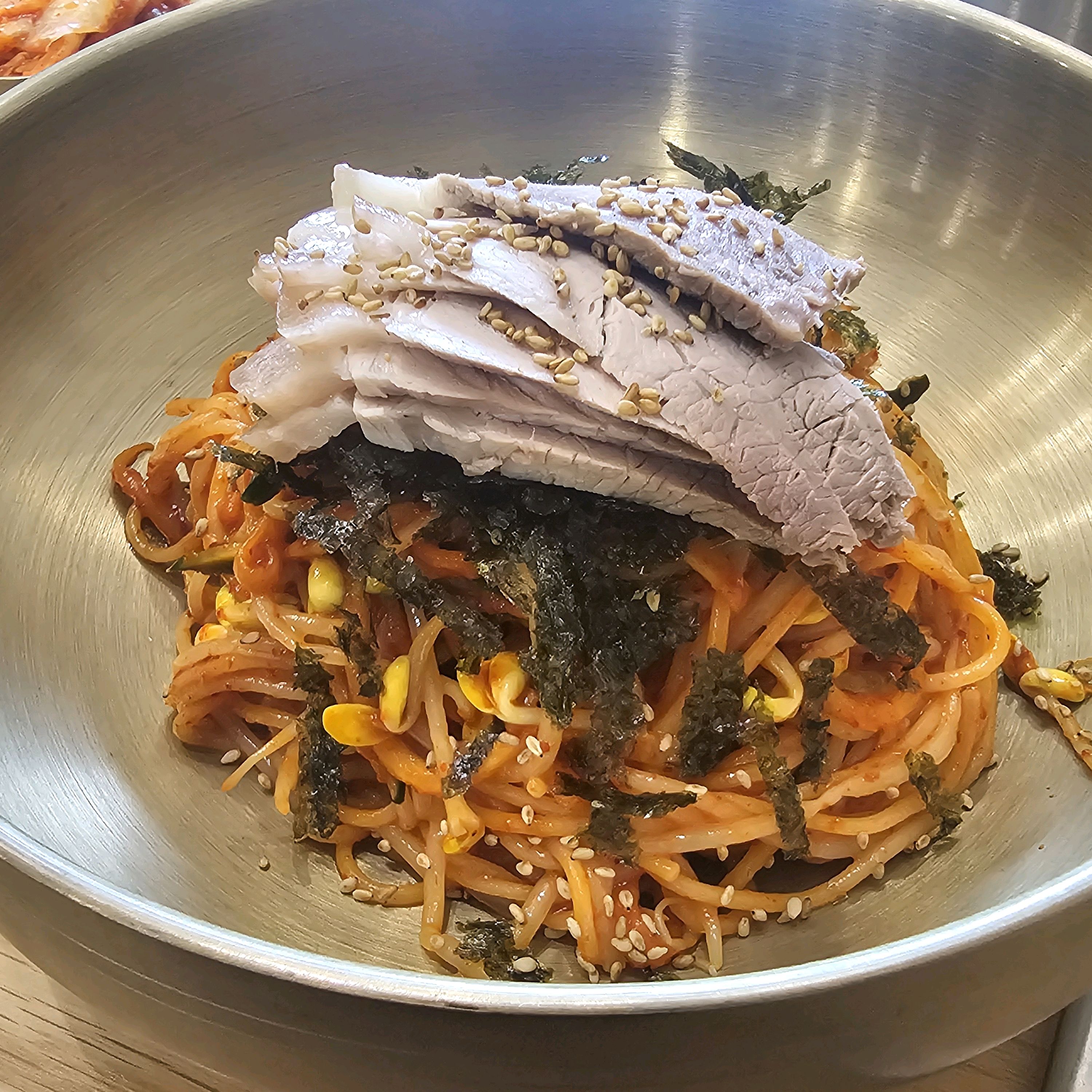 제주도도착하면 일단 이집부터옵니다! 고기국수맛있어요 - 제주 맛집 섬누들