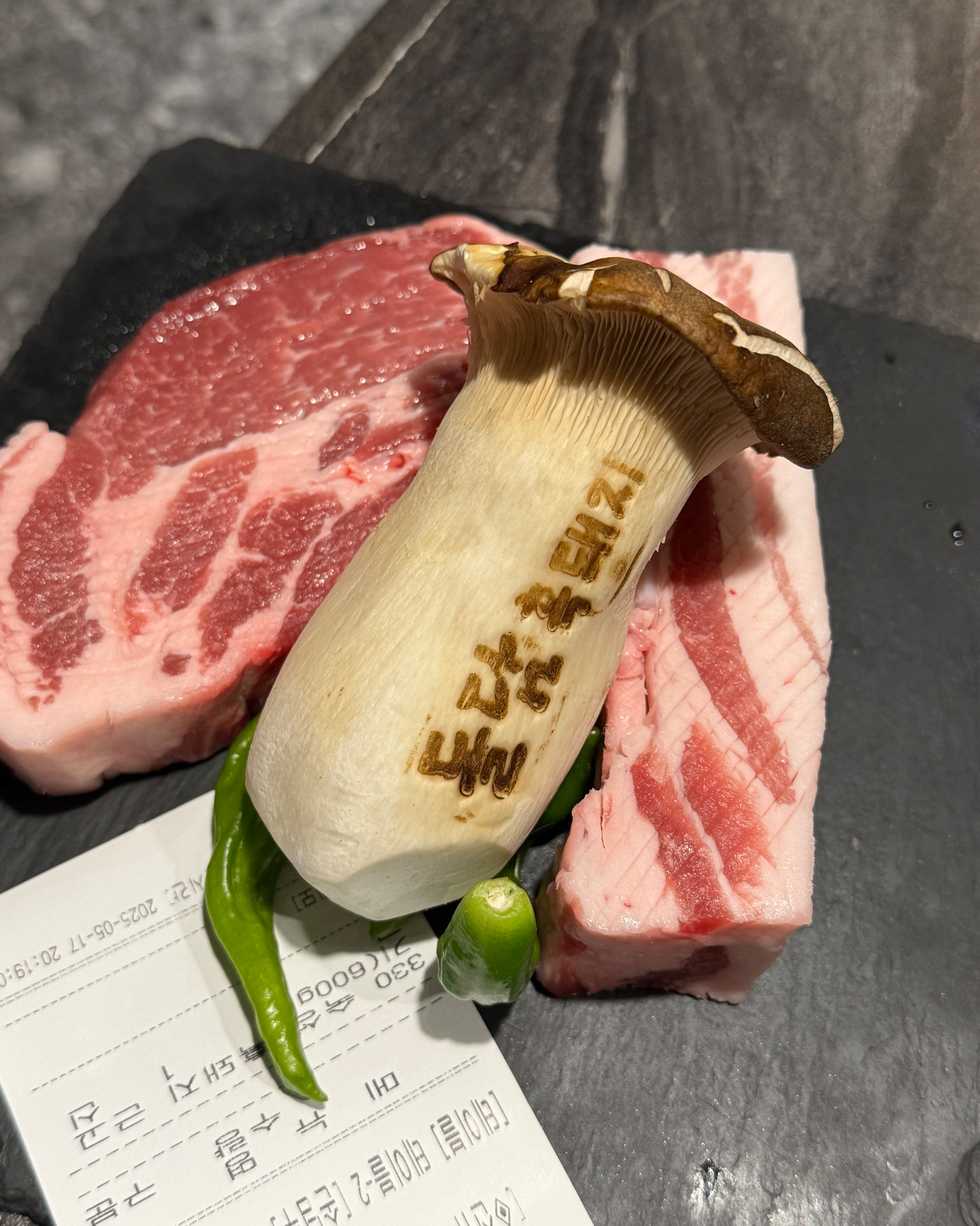 제주도 첫끼로 흑돼지 먹으러왔습니당 !!! ㅎㅎㅎ 중문 흑돼지 맛집으로 추천받아왔는데 완전