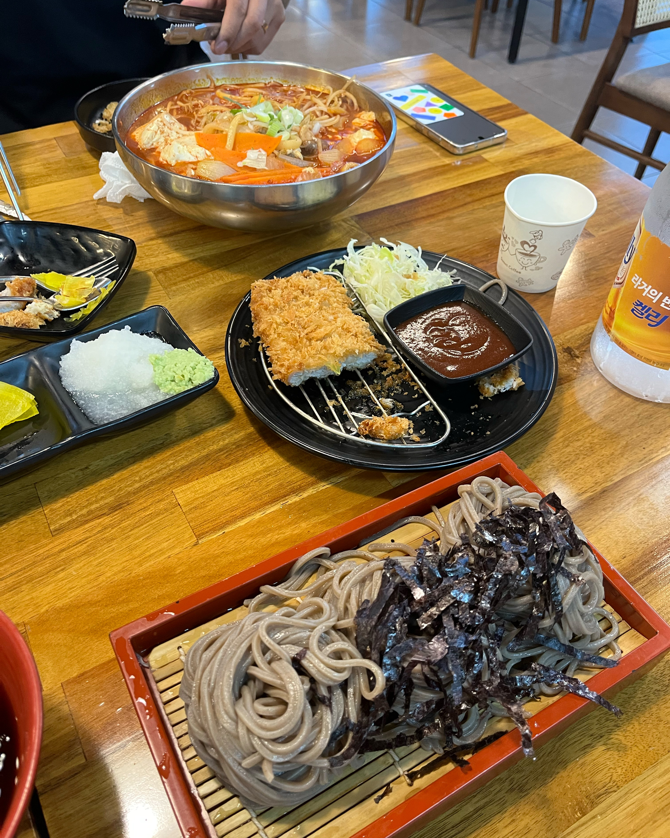 어느 하나 맛없는메뉴가 없네요 짬뽕순두부우동 옆에서 드시고 계셔서 먹어봤는데 맛있네요👍 다