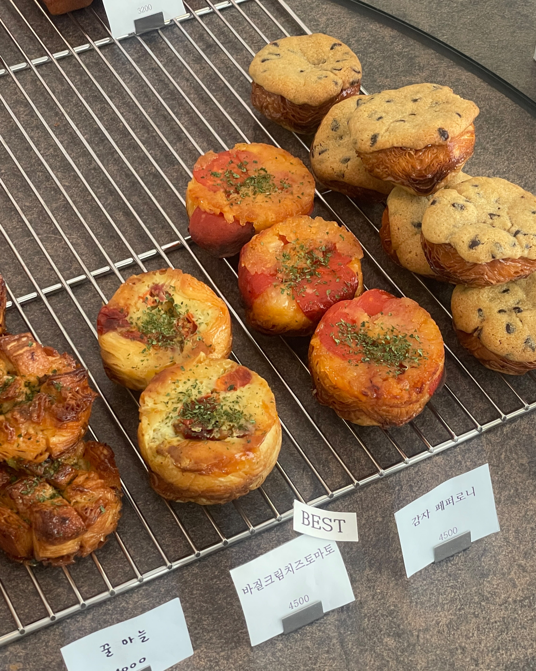 귀여운 꿈돌이 타르트가 있는 파티세리 러츠왔어요 💛 - 대전 맛집 파티세리러츠