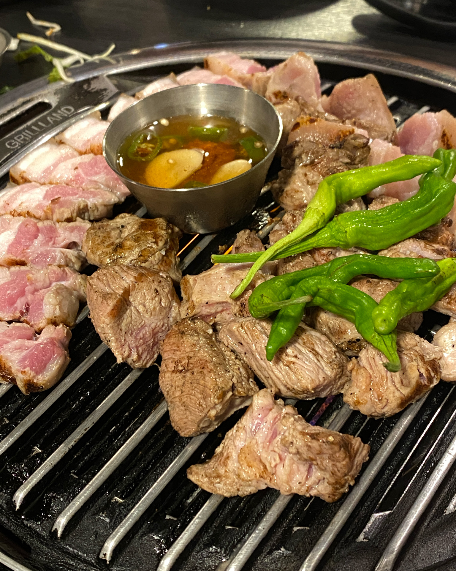 처음에 다 잘라주시고 세팅까지 해주십니다 👍🏻 - 대전 맛집 오백돈 대전본점