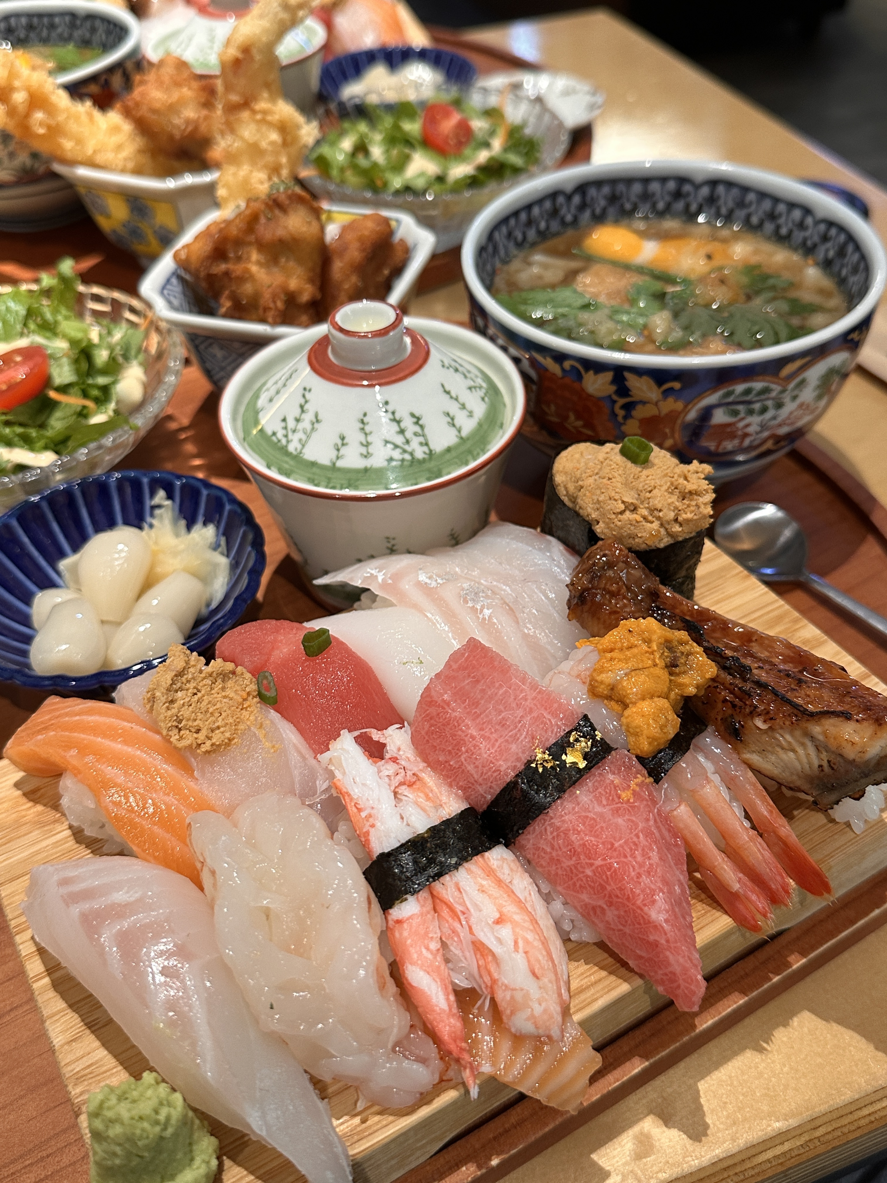 회가 크고 매장 조명이 이뻐요 왕십리에 있다고 들었을때부터 가고싶었던 곳이에요! - 인천 맛집 스시도쿠 더송도