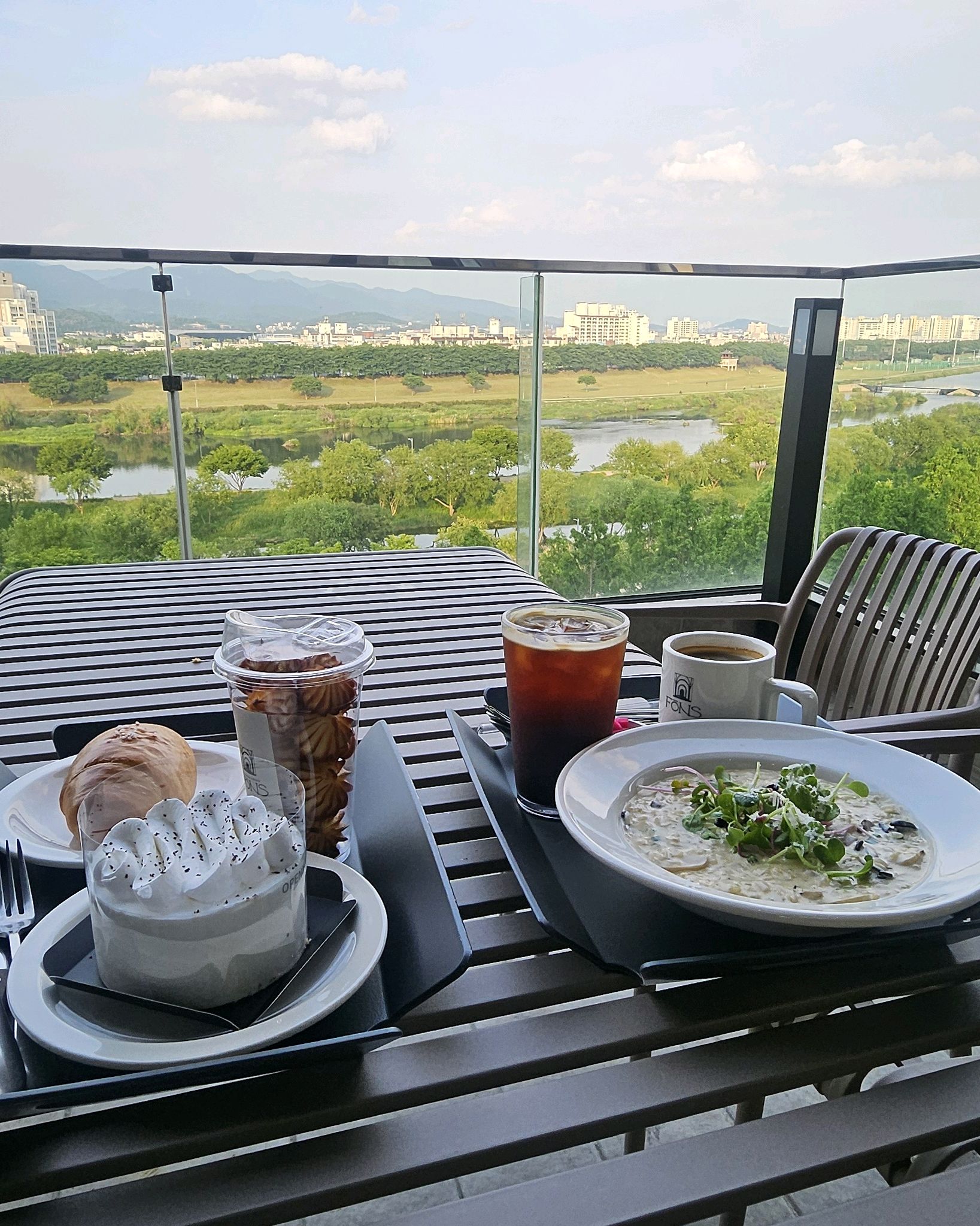 대구 분위기 좋은 카페 추천 받아서 방문했어요 - 대구 맛집 카페 폰즈