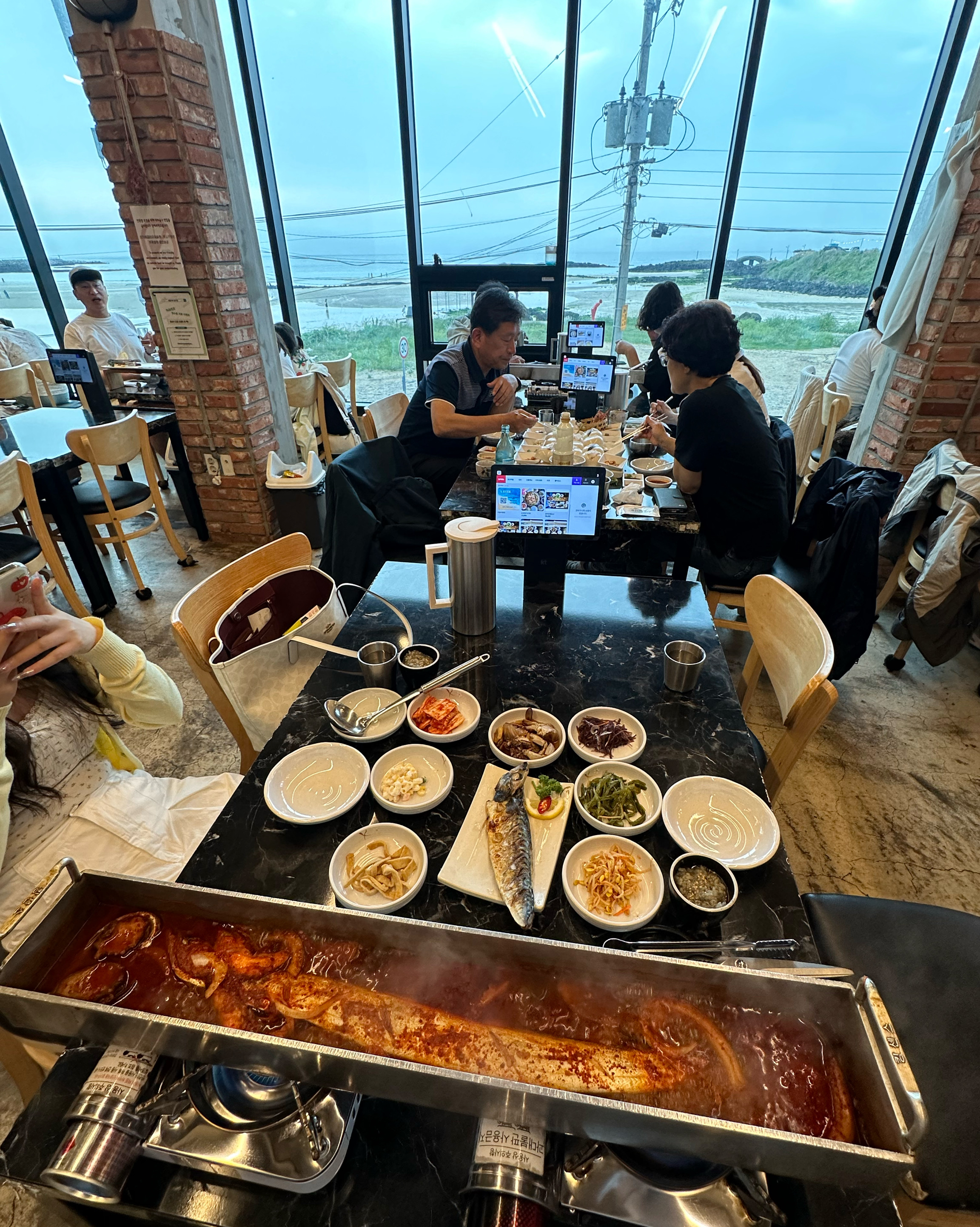 환경너무 좋고 반찬도 많나요!!칼치 너무너무 맛있어요!직원들이 너무 친철하십니다!추천!!#