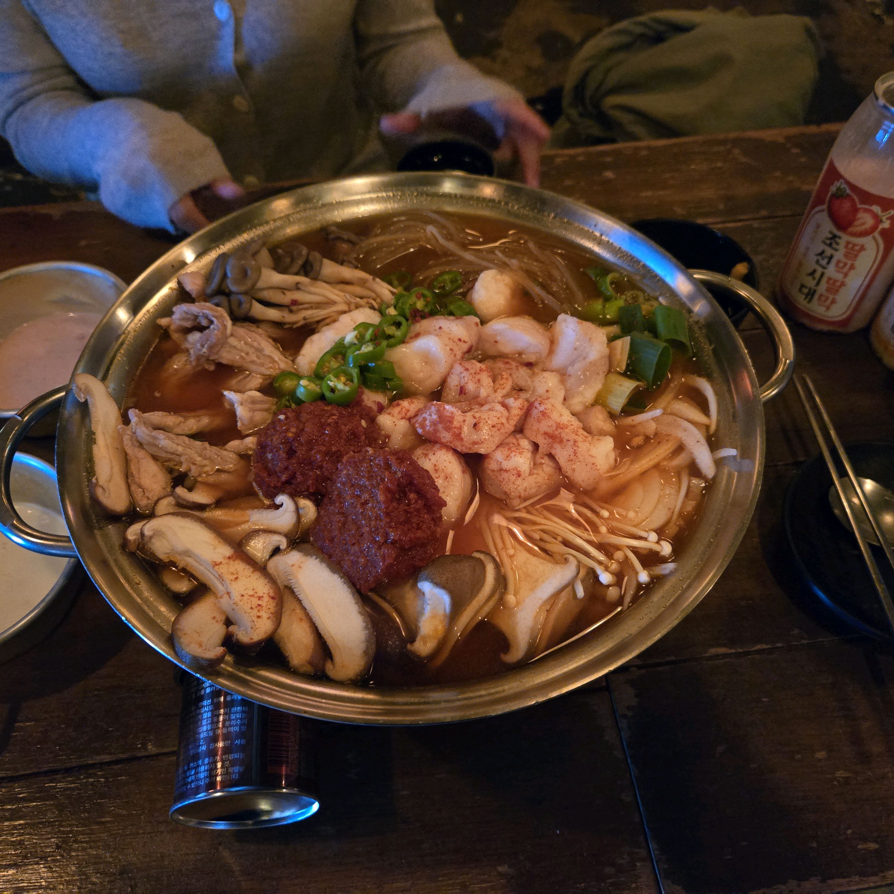 딸기, 망고 막걸리가 정말 시그니처 주류입니다 ㅎㅎ - 홍대 맛집 조선시대