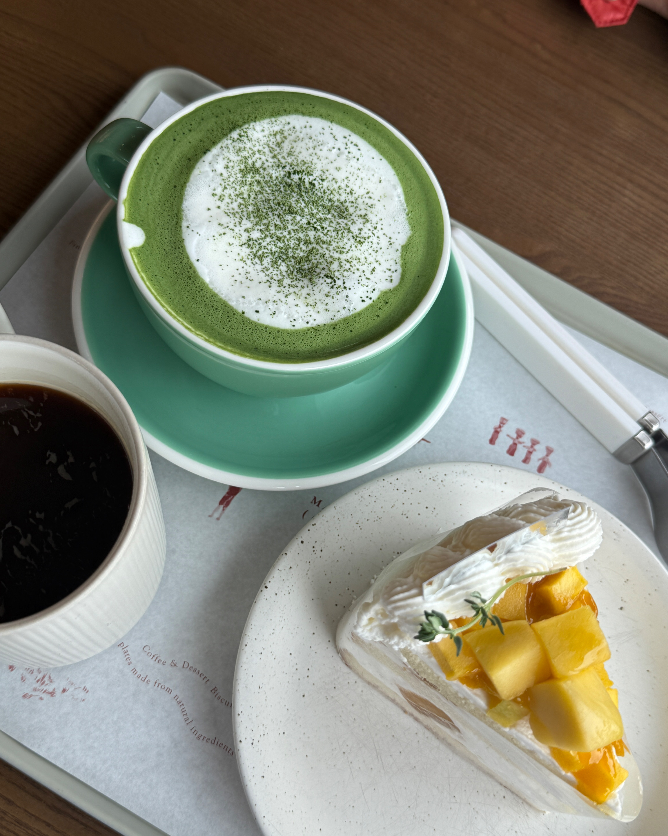 조각케익 너무 작고 망고가 무슨 안에 거무티티 하니 진짜 맛없었어요... - 부산기장 호텔엠비언스 마가진