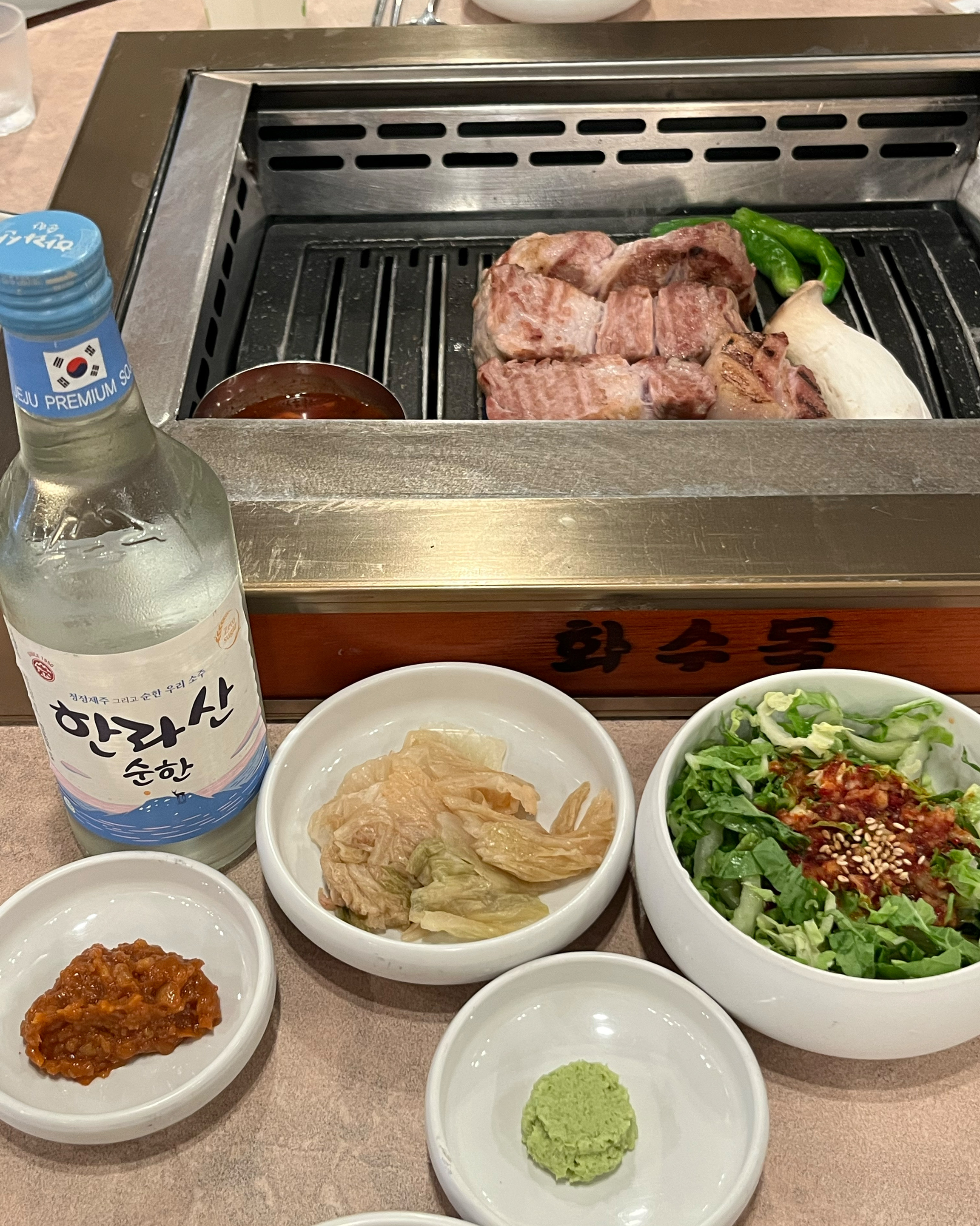 고기 두께 대박👍🏻👍🏻👍🏻 - 제주 맛집 화수목보리짚불구이 연동점