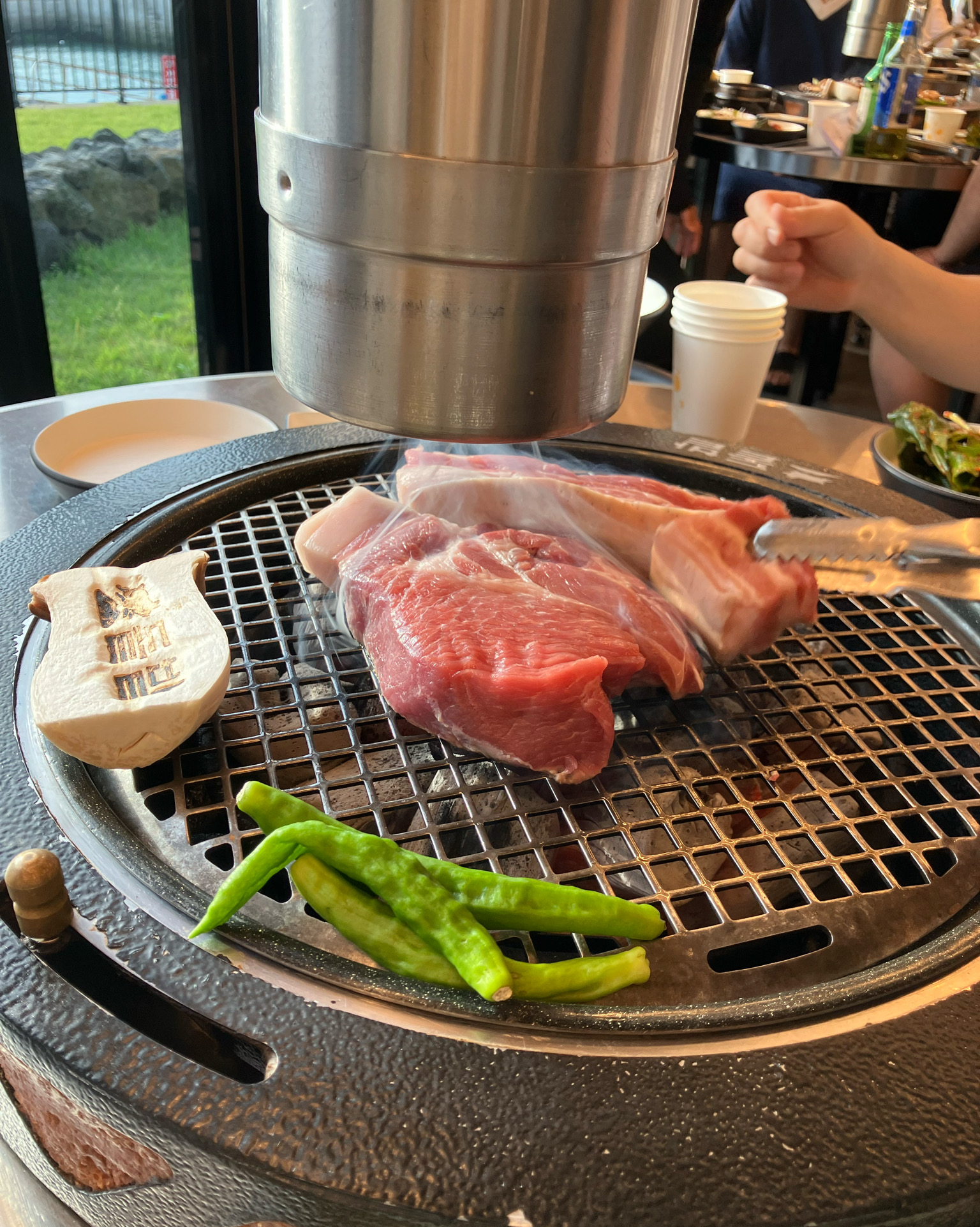 고기도 신선하고 뷰도 좋고 아이들과 여행중에 함께왔는데 너무 좋았습니다. - 제주 맛집 돝밭 애월흑돼지