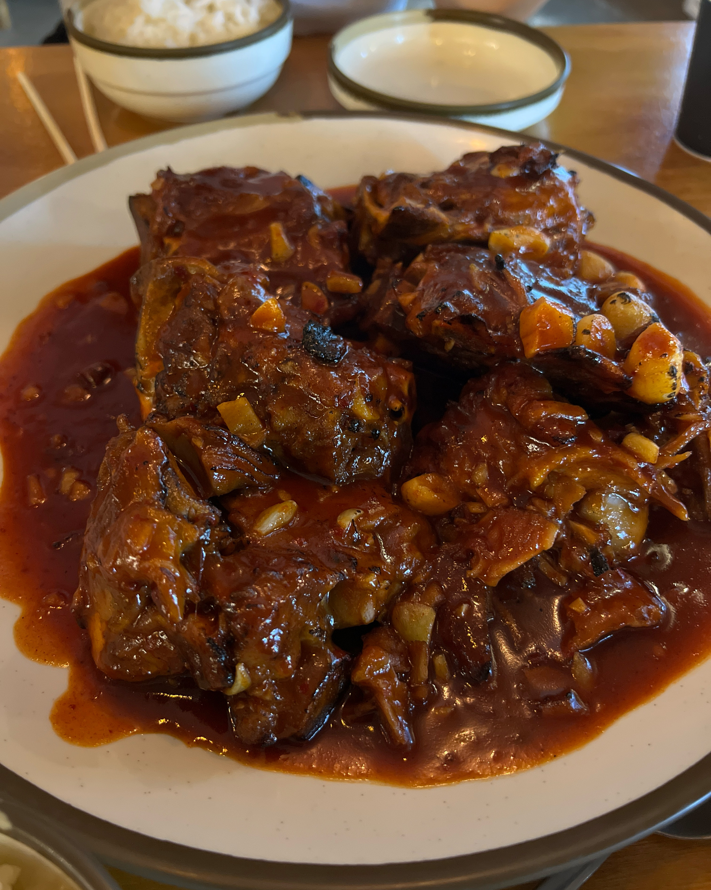 저번에 갑오징어 구이 먹고 맛있어서 재방문했는데 뼈구이도 맛있네요! 양도 푸짐해서 배부르게