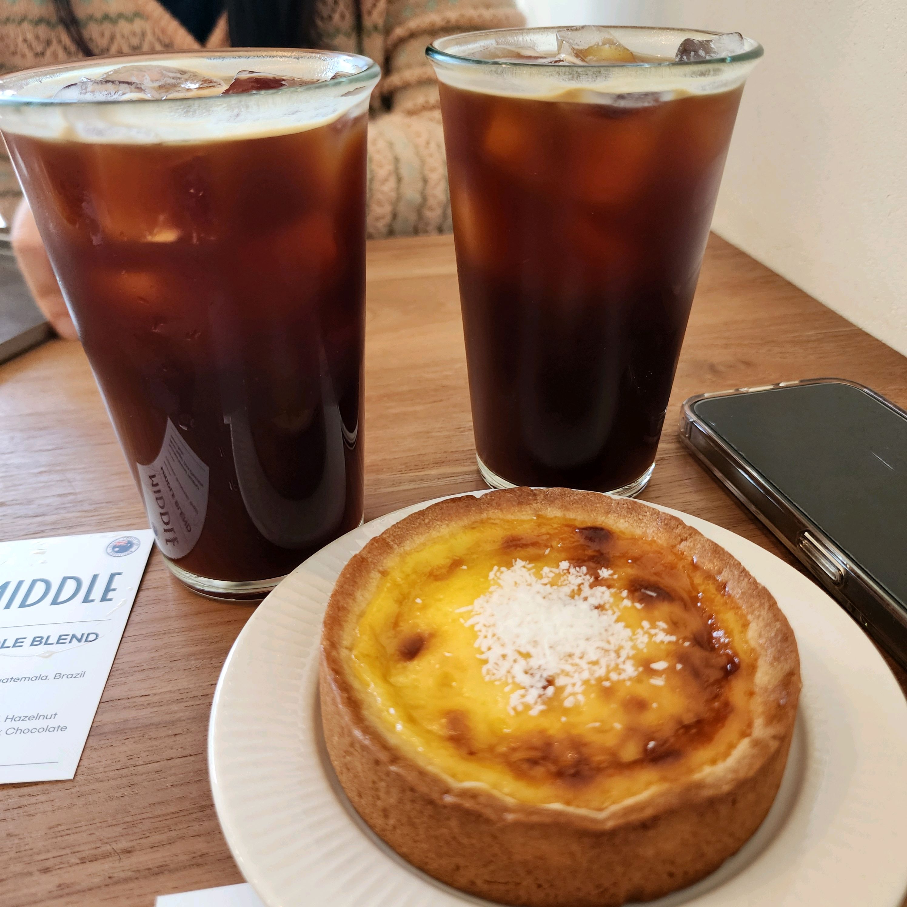 커피 진짜 맛있고 매장도 넓어서 데이트 하기 좋아요! - 대전 맛집 미들슬로우 커피하우스 궁동점