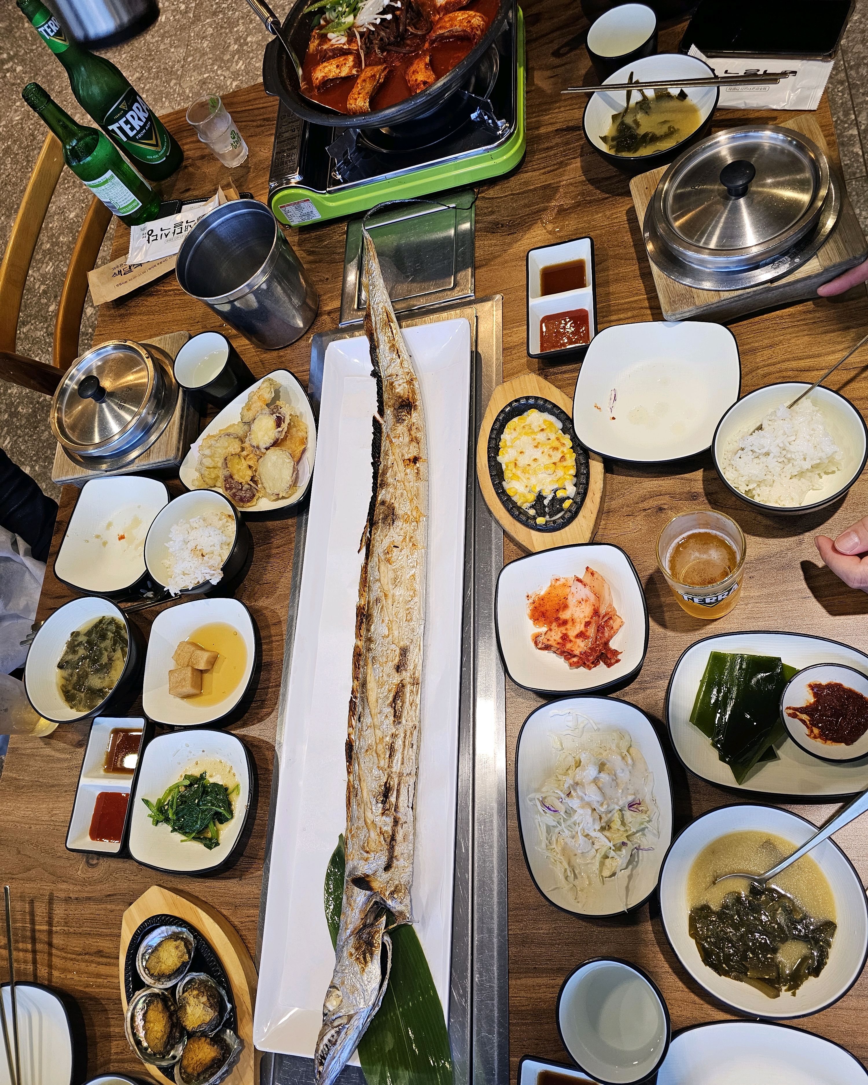 친구들이랑 골프여행 와서 중문에서 방문한 갈치 식당입니다..가격 싸고 맛나게 먹었어요 - 제주 맛집 색달식당