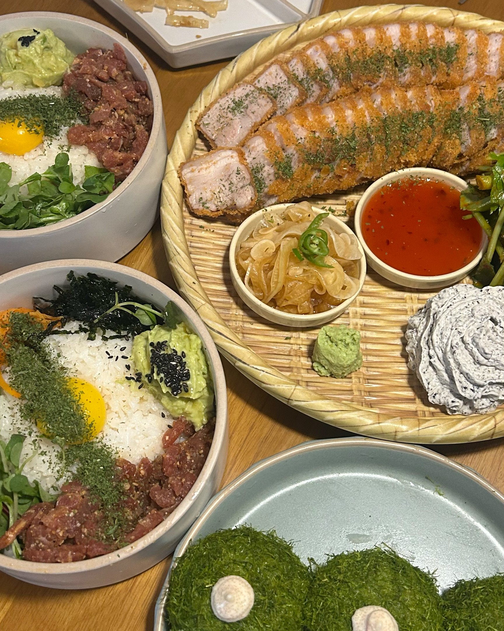 매장도 음식도 넘 예쁘고 마싯어요!! 튀김수육 품절일까 걱정했는데 다행히 주문ㅎㅎ 부모님도