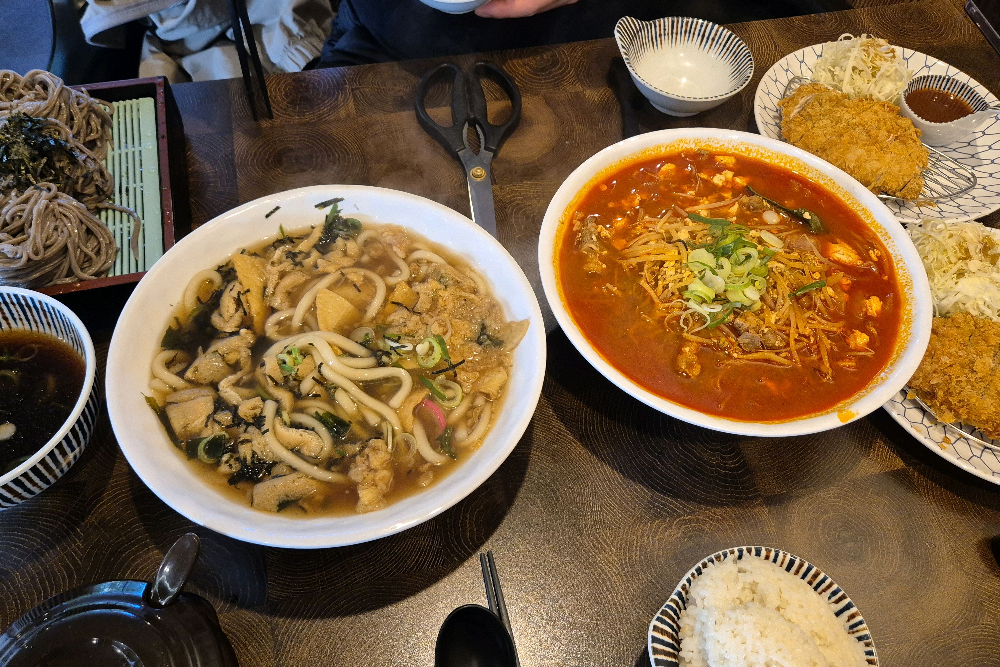 주차가 편리하고 음식도 맛있어요ㅠㅠㅠㅠ리뷰이벤트로 떡볶이를 주다니~~~~서비스너무좋아요 - 오산 맛집 삼동소바 오산점