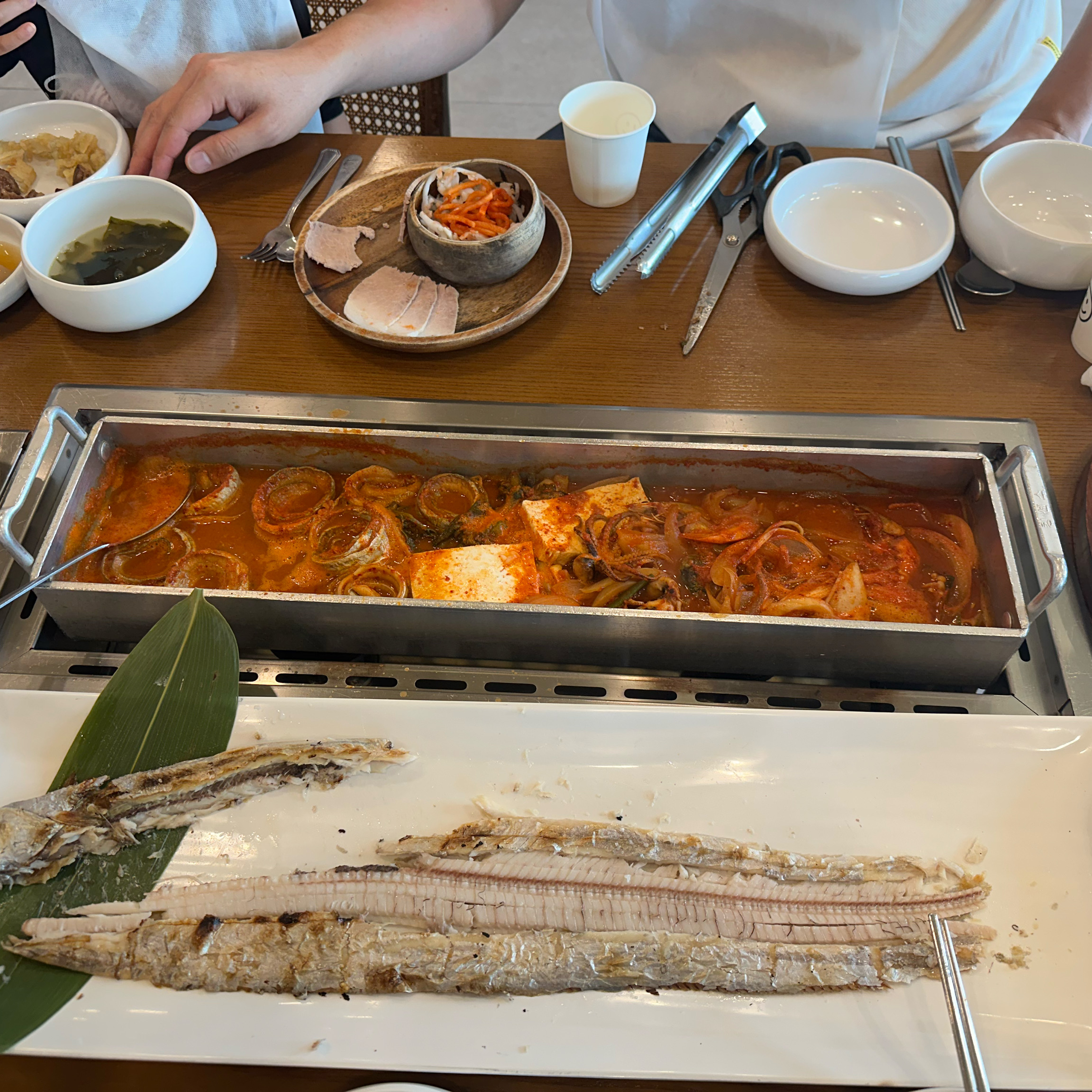 메뉴도 다양하고 이가격으로 참 잘먹은거같아요 키즈밀도 공짜로 주시고 잘먹고가요^^ - 제주 맛집 한라갈치 제주공항점