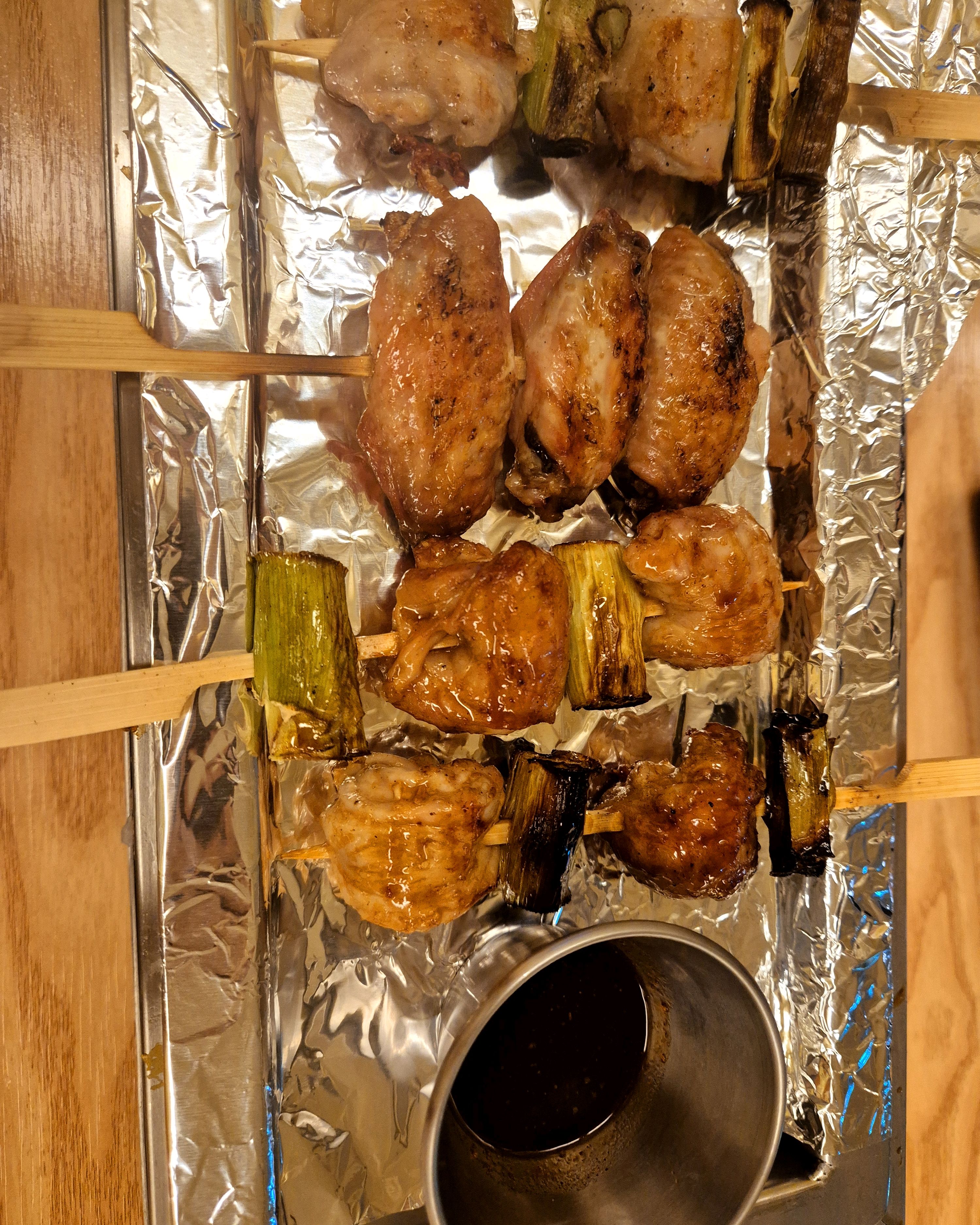 분위기 좋고 꼬치랑 우동 진짜 맛있네요. 그리고 따듯하게 먹을 수 있어서 좋네요. 생맥도