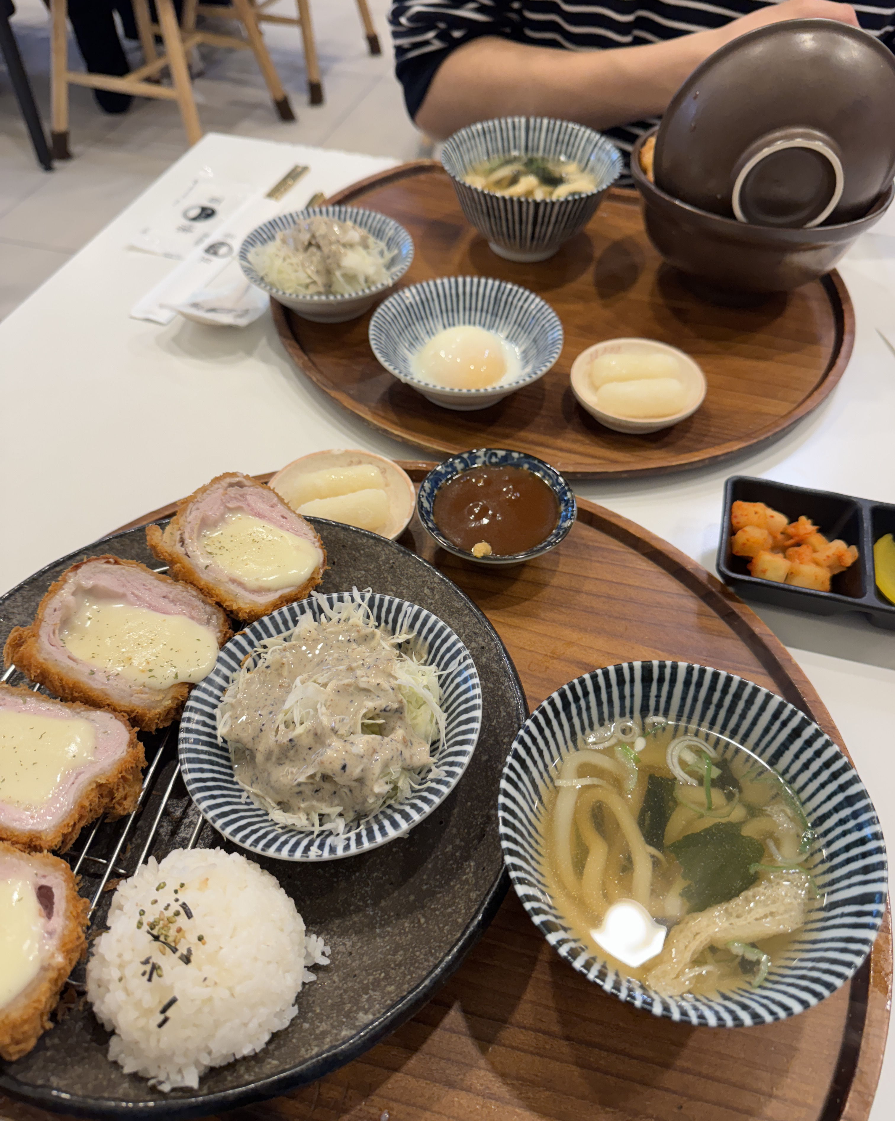 믿고 먹는 백소정입니다! 가츠동은 처음 시켜봤는데 양이 좀 적은 것 빼고는 괜찮습니다~~