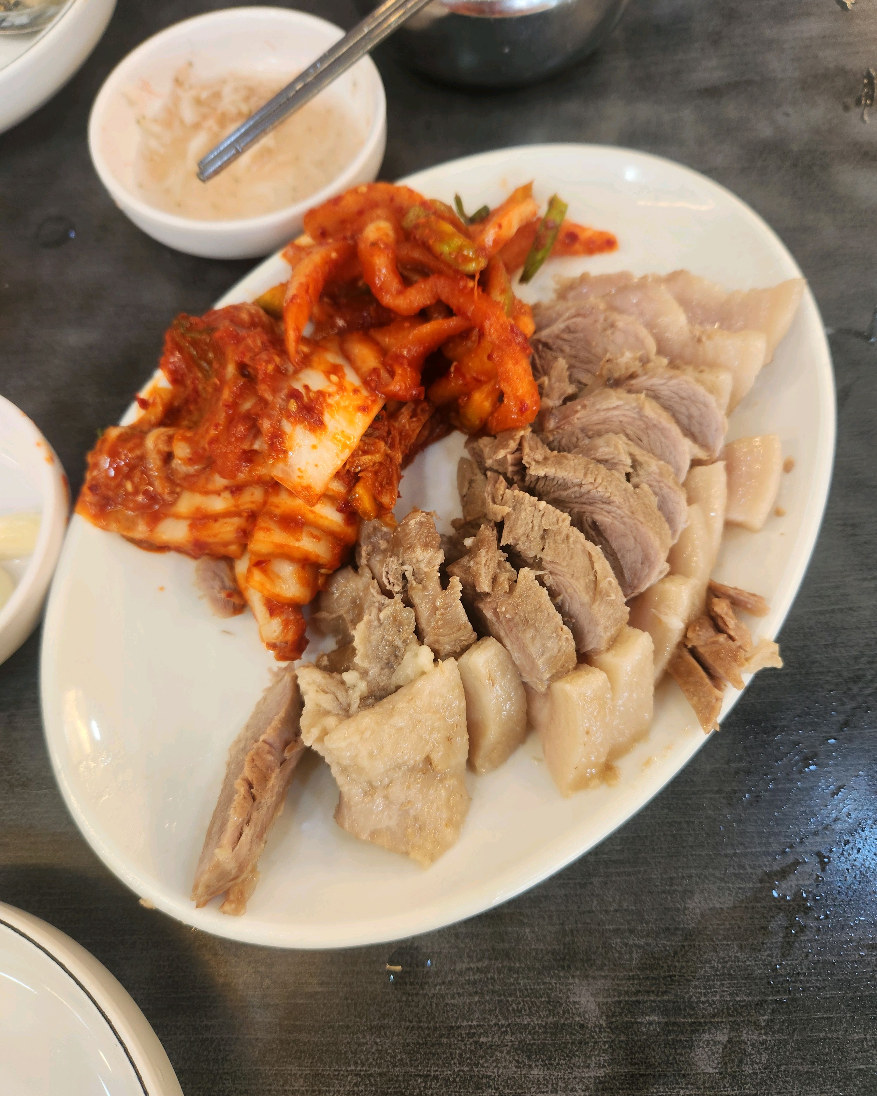 보쌈 맛있어요 - 성수 맛집 훼미리손칼국수보쌈
