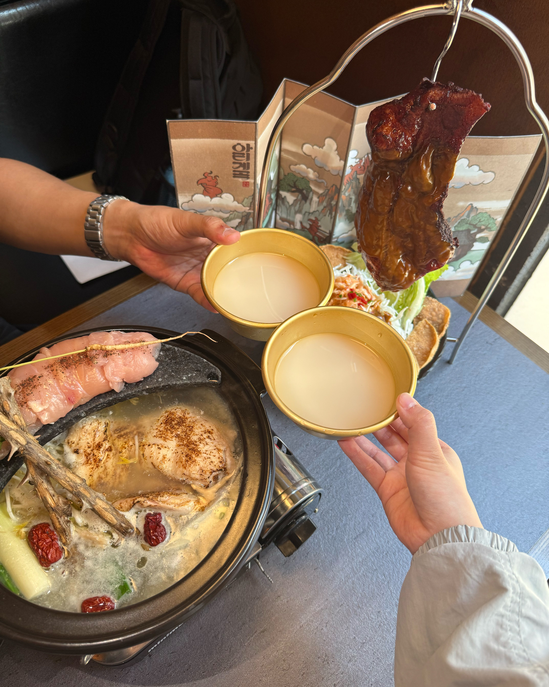 인왕산 등산 후 백숙에 막걸리 먹으러 왔습니당 ㅎㅎ - 종로 맛집 아리계곡 종각점