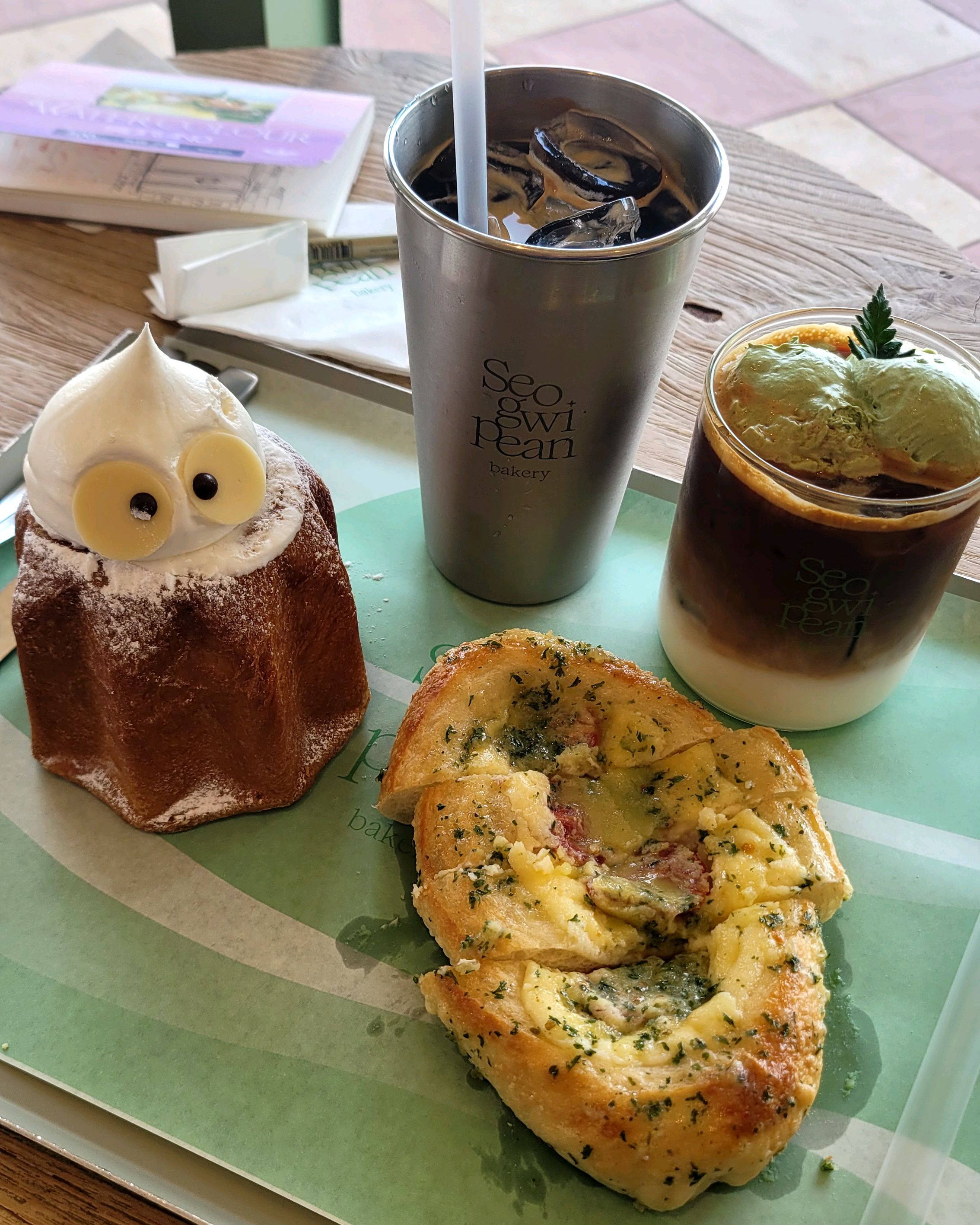 뷰도 음료도 빵도 맛나요... - 제주 맛집 서귀피안 베이커리
