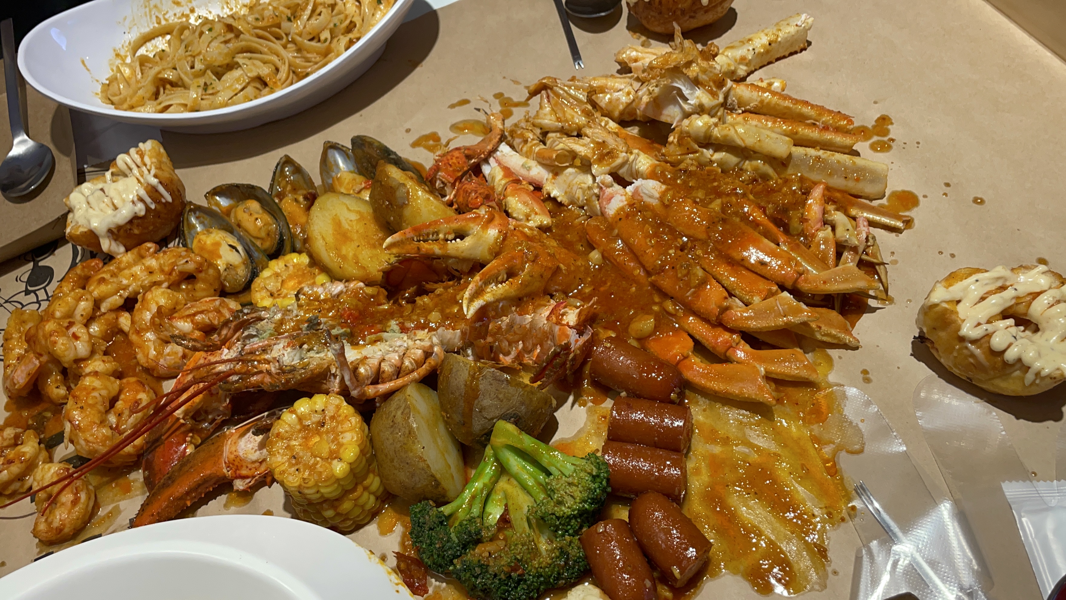 케이준 1.5로 했는데 매콤달달하니 맛있었어요!! 손질도 다 해주셔서 너무 좋았습니다. 또