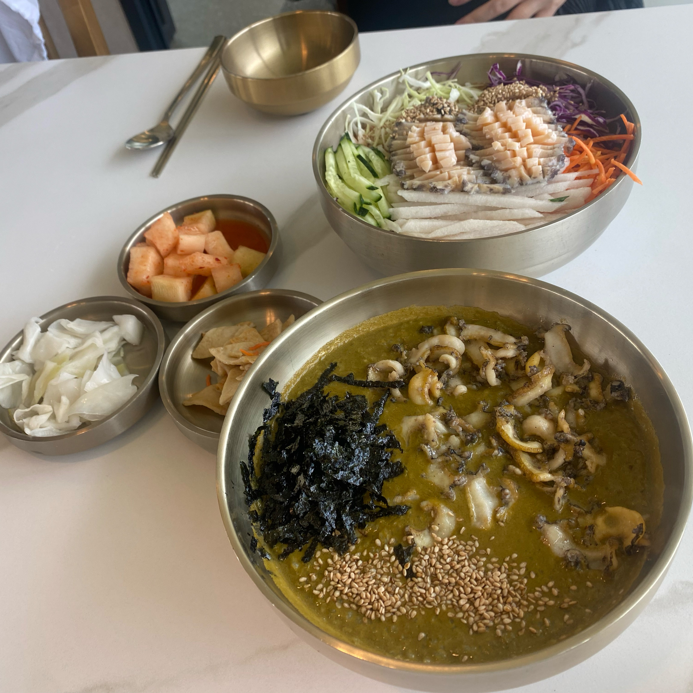 공항 근처라 일정 시작하기 전에 우연히 왔는데 너무 맛있어요! 전북죽에 비린내도 안나고 전