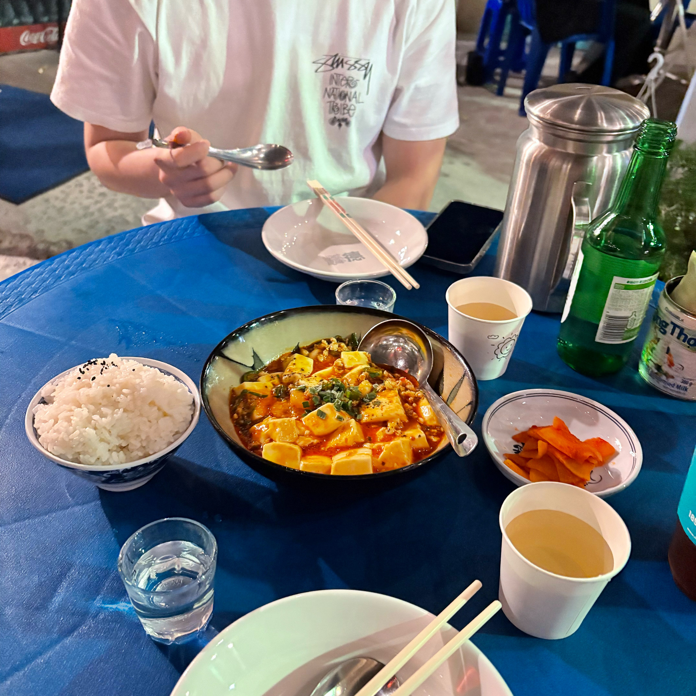 요즘 날씨에 야외공간도 너무 좋고 다 맛있어서 술이 잘들어감 몇개를 싹싹김치 한지 모르겠음