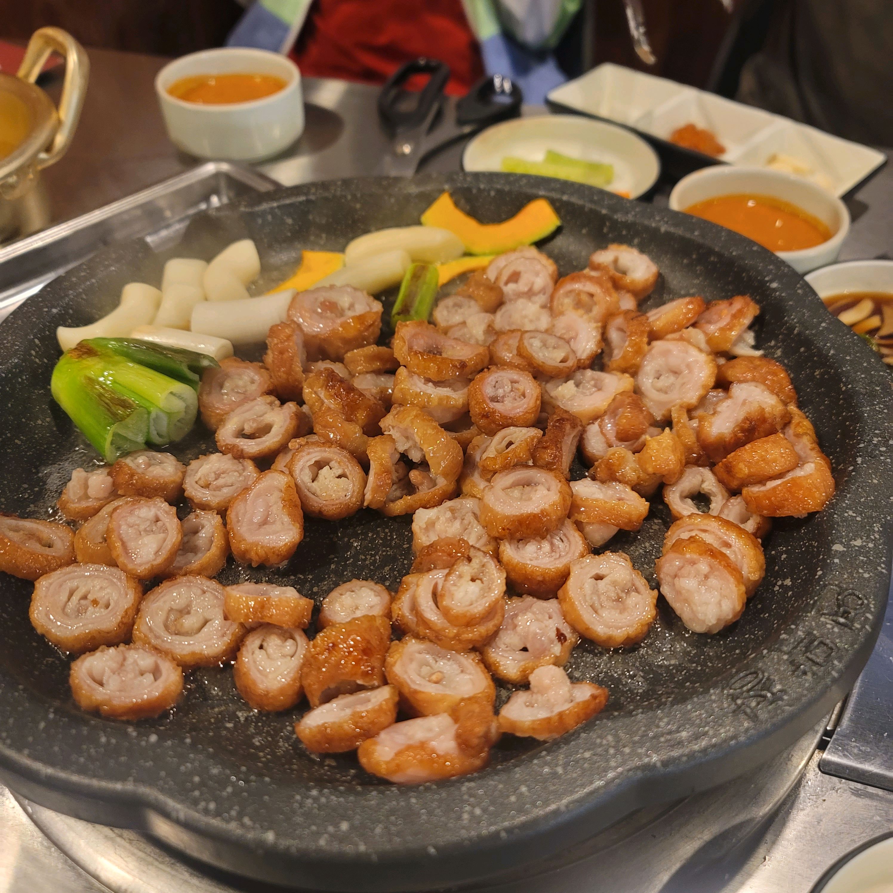 두번째방문이라 캐치테이블로 미리예약잡고 바로들어왔네요! - 대구 맛집 연막창 신월성점