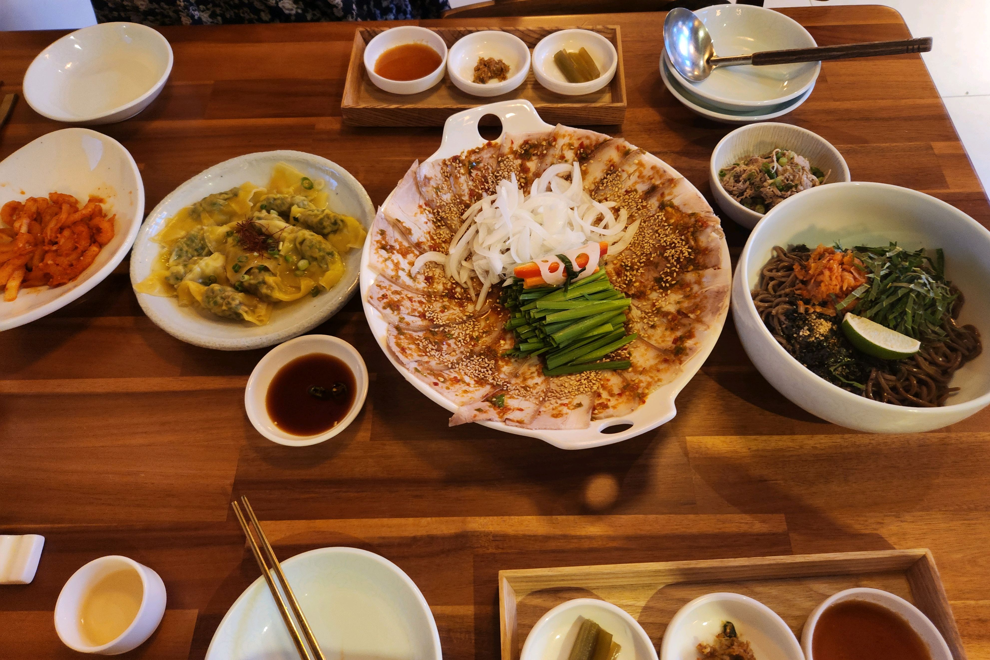 종로3가역(1,3,5호선), 익선동에 있는 송암온반이예용 ;)오랜만에 친구님과의 회동 자리