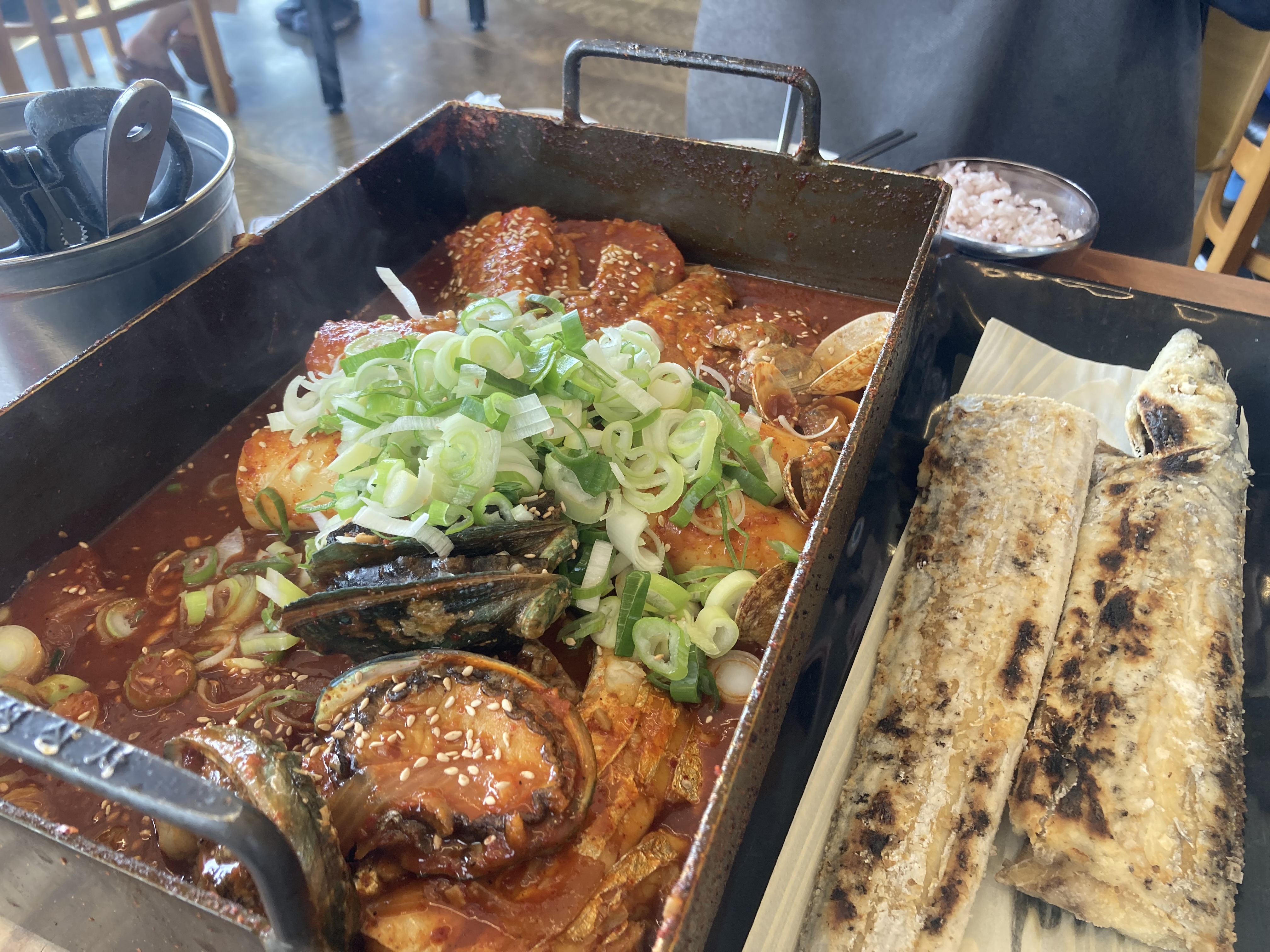 광해모둠소에서 갈치조림 갈치구이 뚝배기 간장게장 양념게장 모두 맛있었습니다!! 뷰도 너무