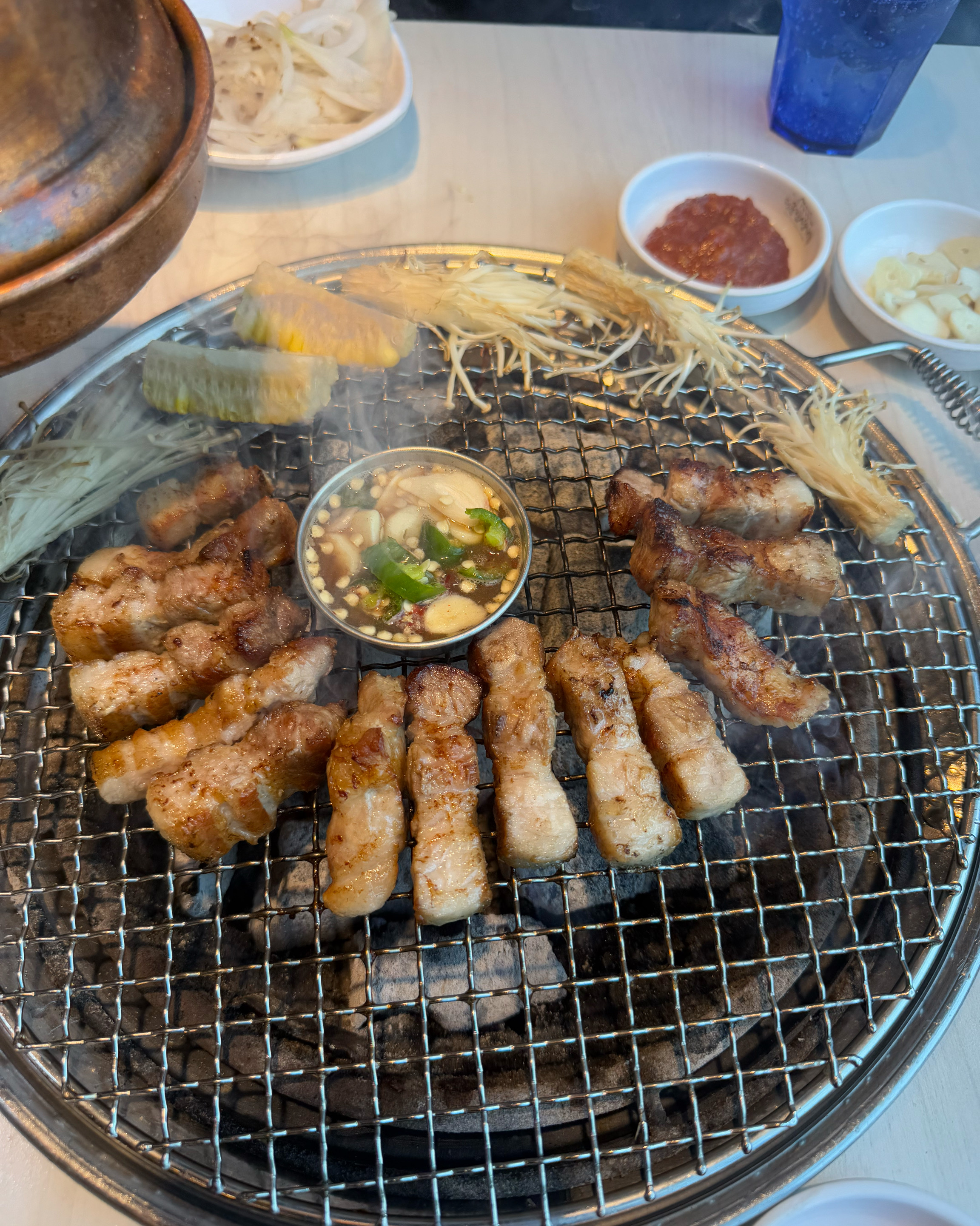 고기도 종류가 많지만 김치랑 반찬들도 다양해서 오래 많이 먹을 수 있었어요 잘먹었습니다~~