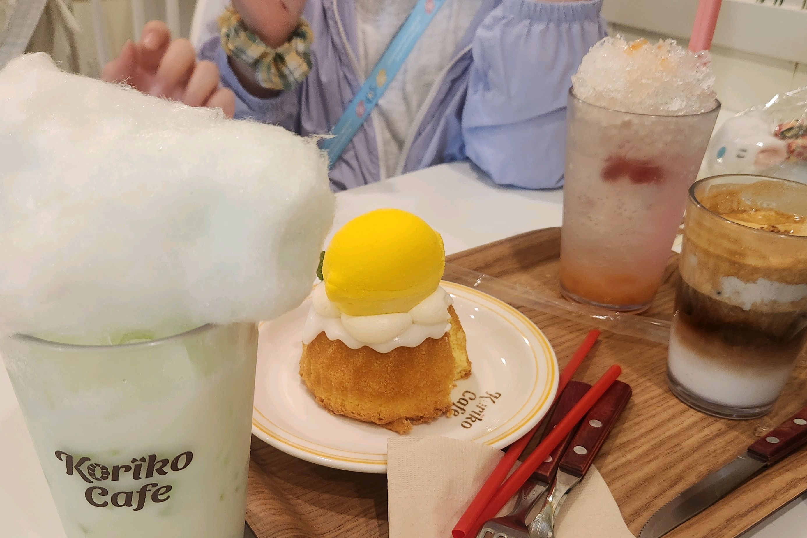 붐비지 않고 음료도 너무 예뻐요 예쁜게 맛있기 까지 하네요♡♡♡자주 와야겠어요. - 제주 맛집 코리코카페 제주점