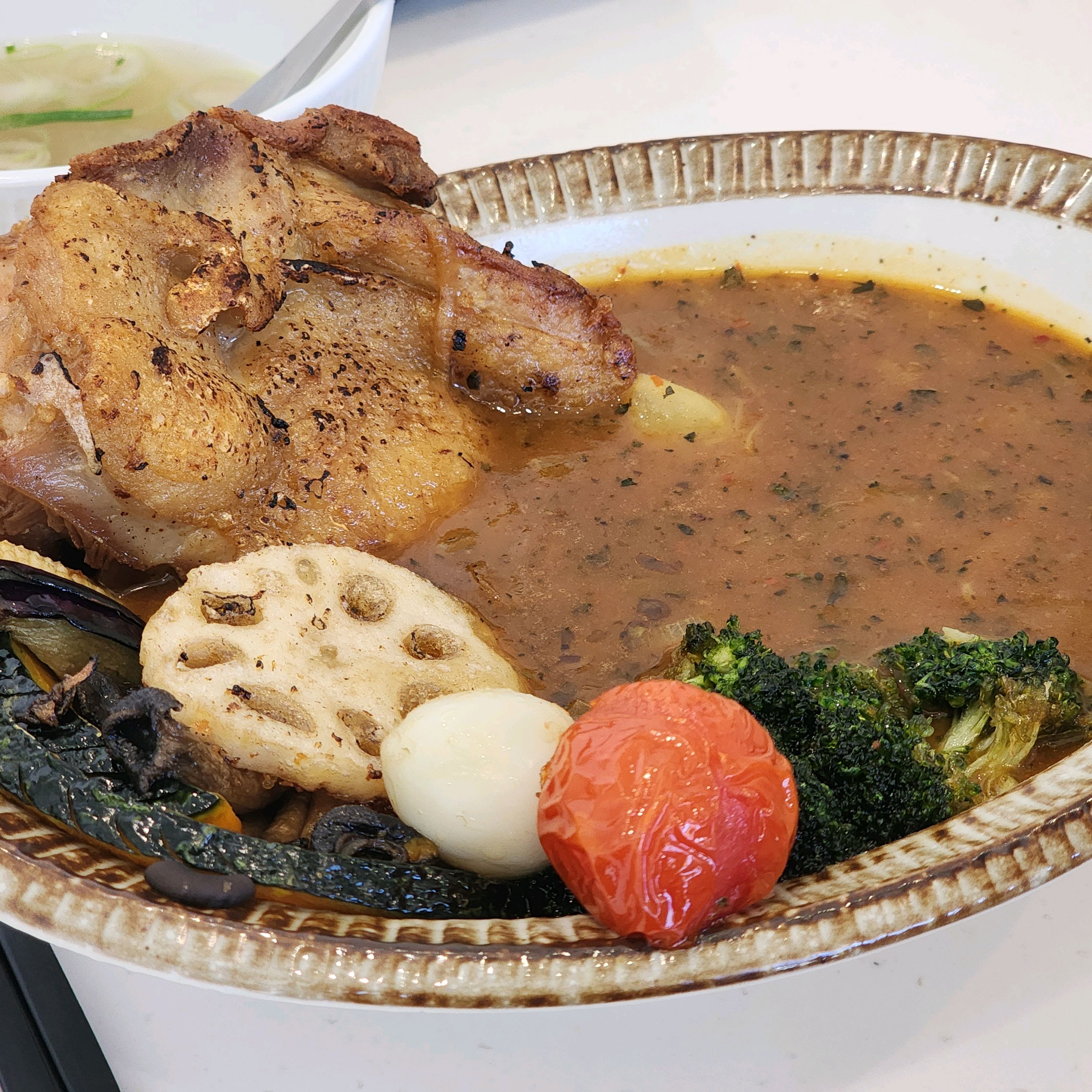 스프카레 닭고기 추가와 모듬카츠 먹었는데 둘 다 맛있었고 부대끼지않고 좋았습니다🥰 - 대구 맛집 심지