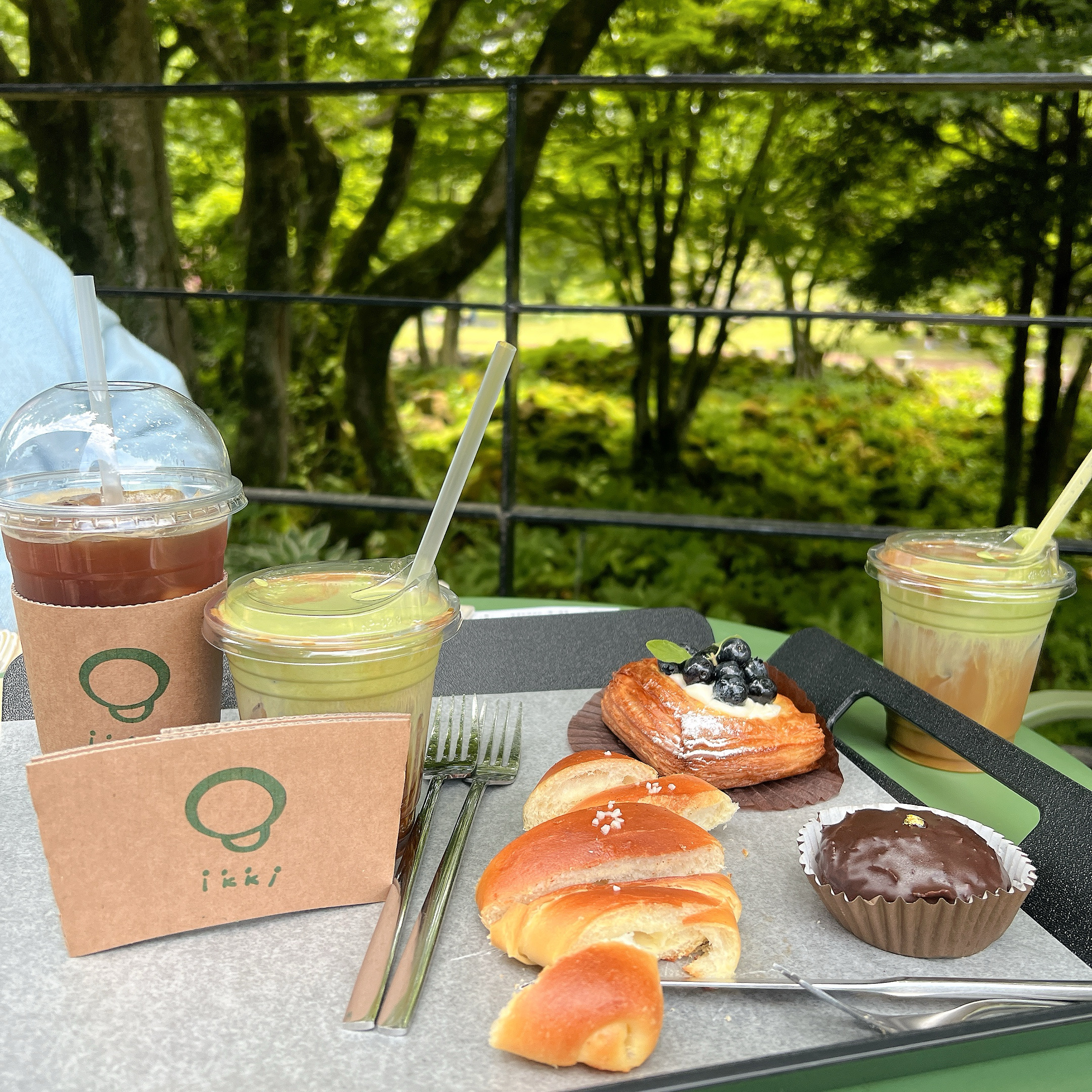 이끼 카페가있다고해서 왔는데 부지도 엄청 넓고 아이들이랑 오기에도 너무 좋은공간같아여! - 제주 맛집 이끼숲소길