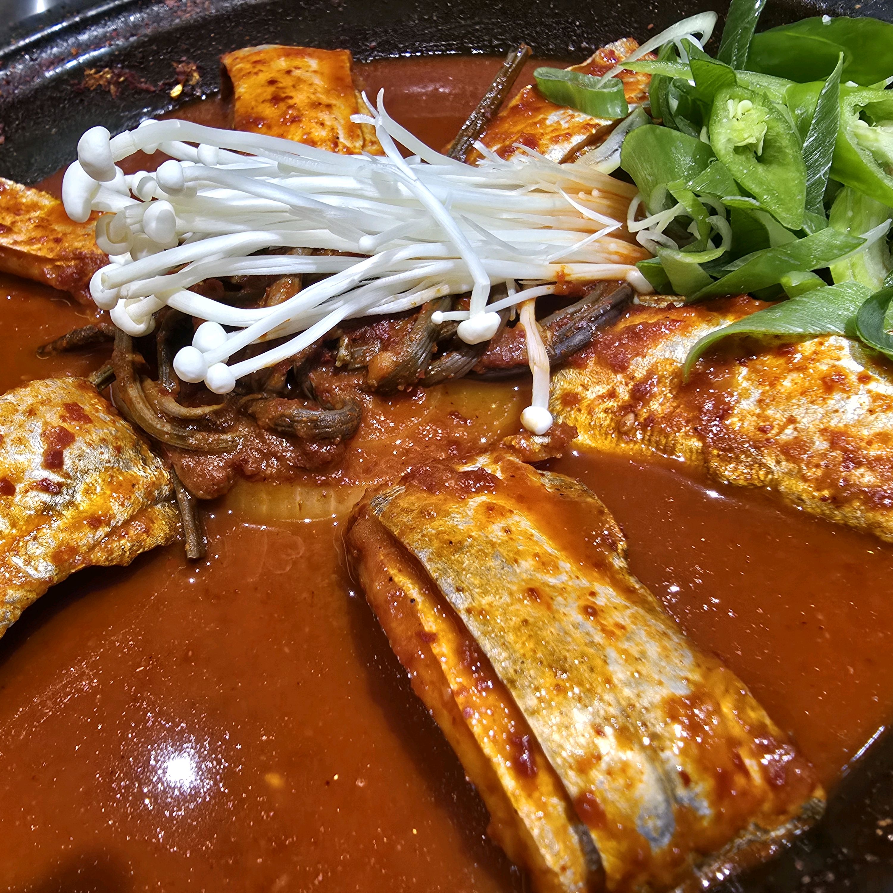 숙소근처라 편하게 걸어서 방문해서 아이랑 너무 맛있게 먹었어요^-^ 조림이 자극적이지않고 