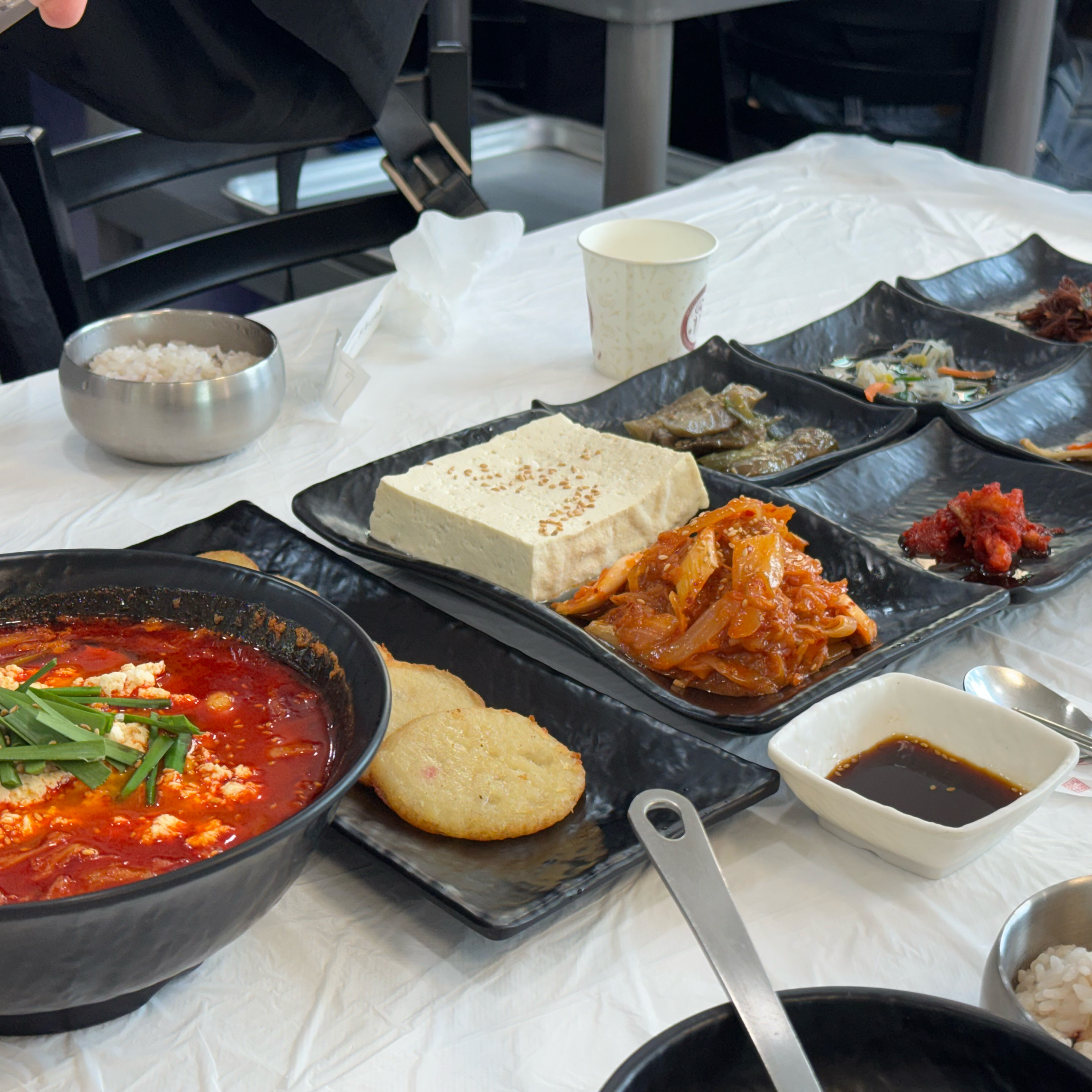 맵찔이라 걱정했는데 어느 정도는 먹을 수 있을 정도로 칼칼해서 딱 먹기 좋았어요! 신라면보