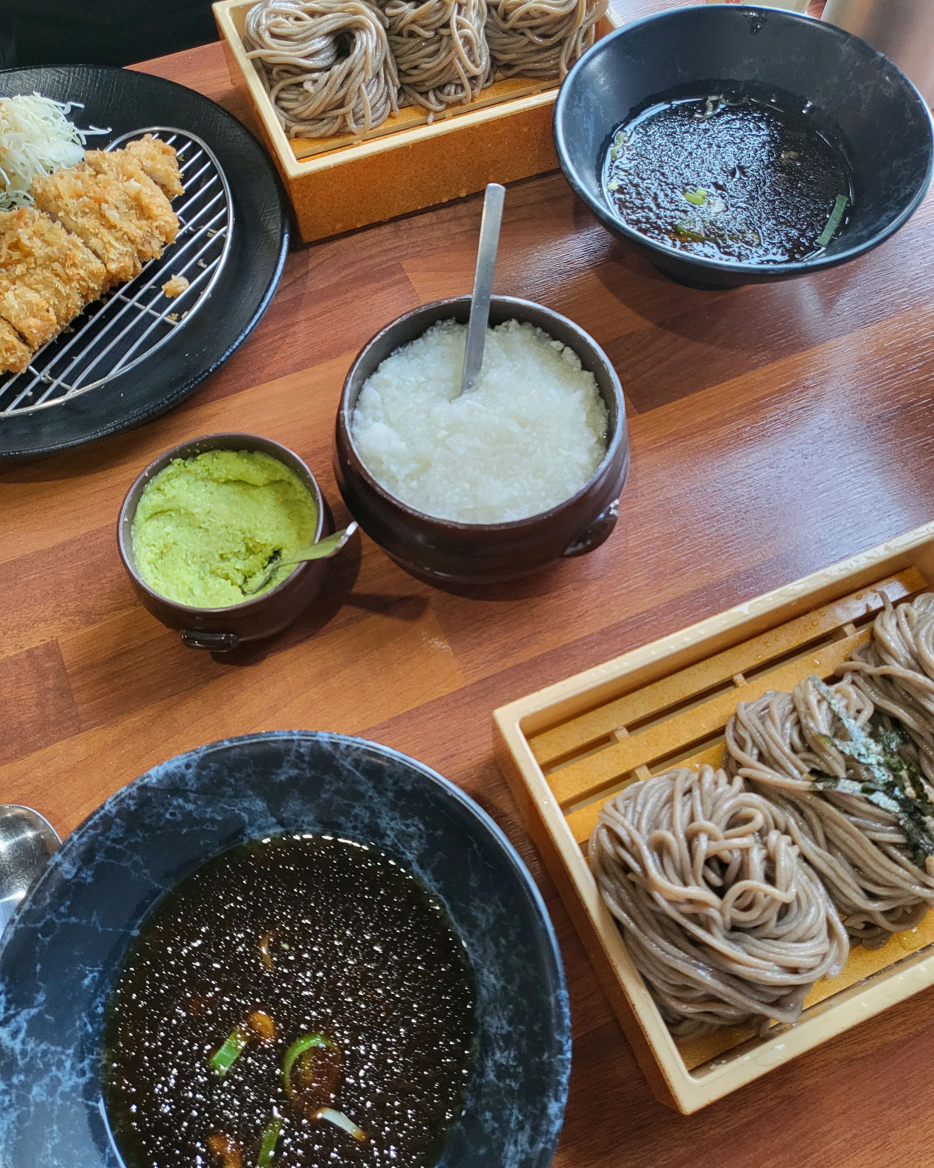 음식이 정갈하고 깔끔하게 나와요 가성비도 너무 좋아요 대게튀김은 갓 튀겨져나와서 따듯하게