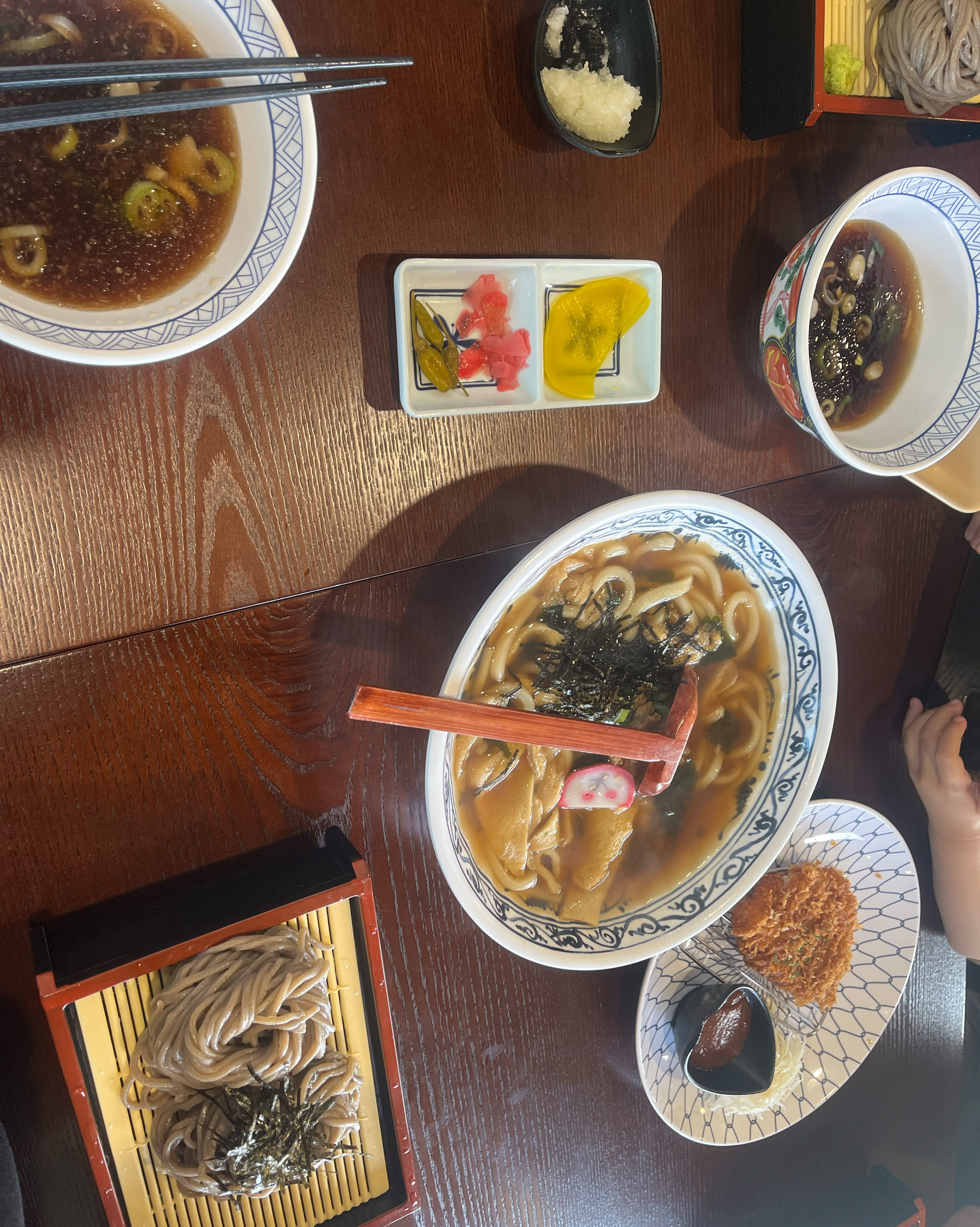 애들이랑 나들이 나왔다가 먹었는데 음식 깔끔하니 괜찮았어요 애들 돈까스도 맛있었어요~ - 경주 충효 맛집 삼동소바 경주 아당지점
