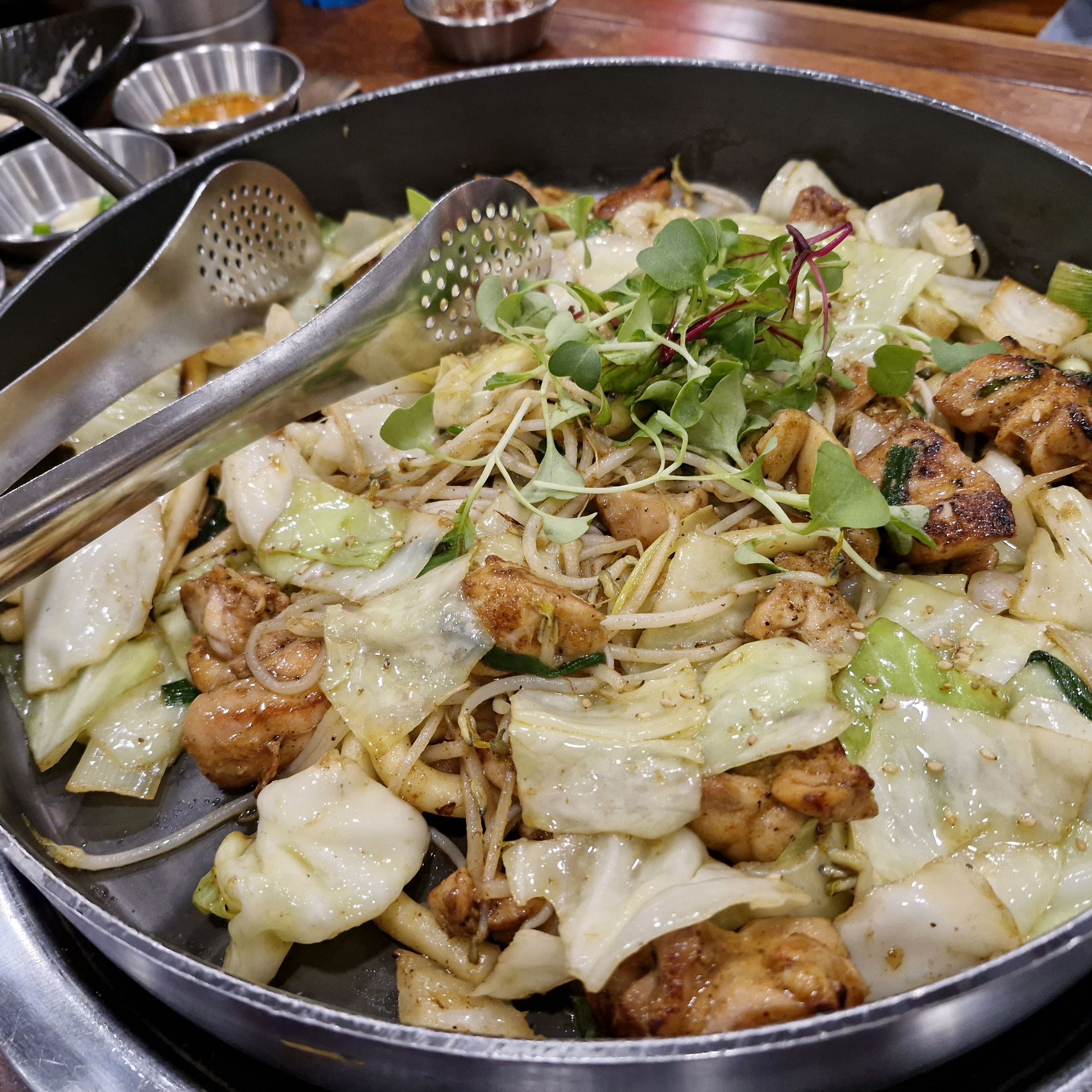 오랜만에 방문했는데 소금구이도 있어서 바로 주문했어요. 닭갈비를 담백하게 먹을수있어 좋았고