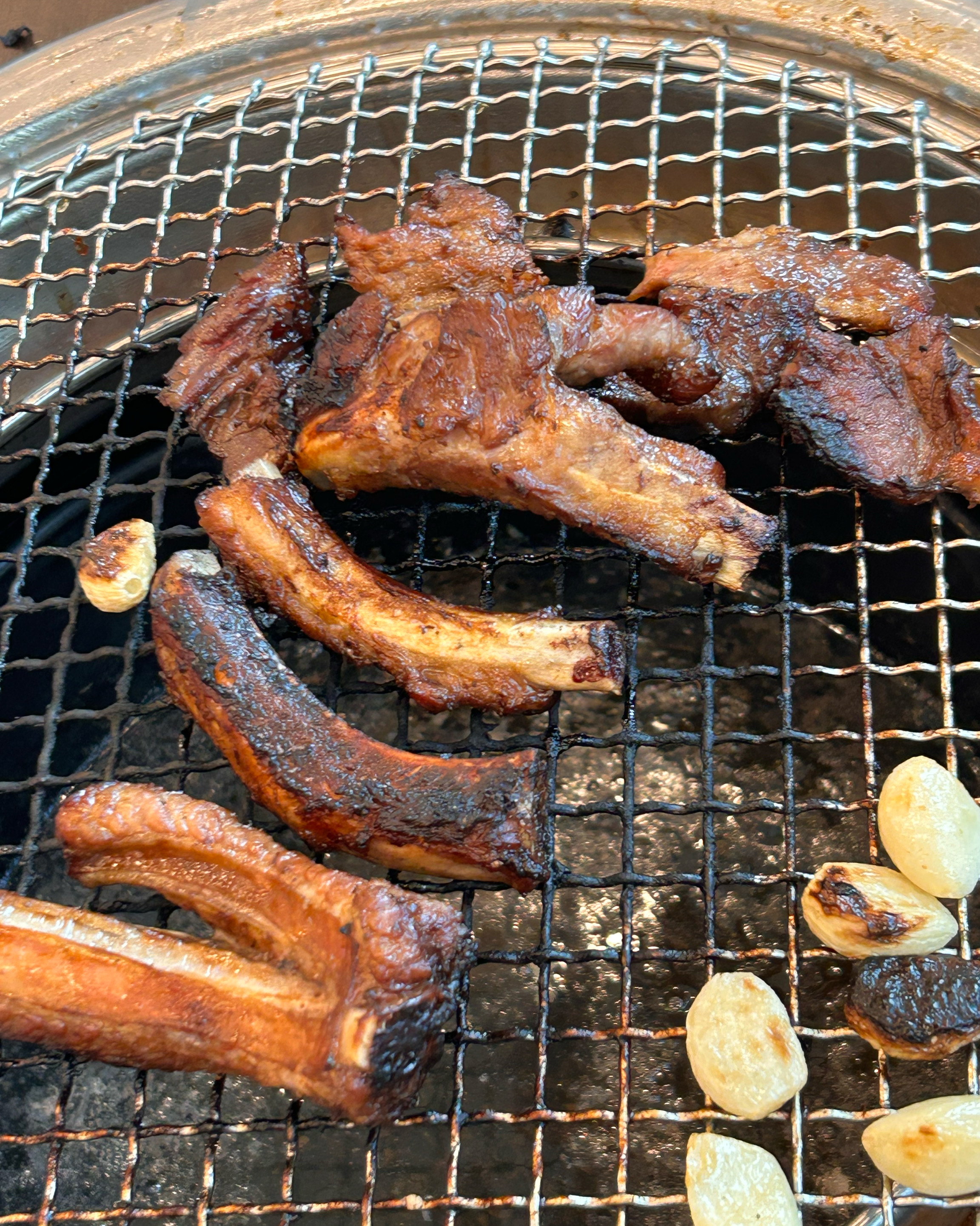 가족모임으로 왔는데 주차도 편하고 가게도 넓고 쾌적해서 좋아요. 고기도 맛있었어요😊 - 대구 맛집 본가숯불돼지갈비 수성못점
