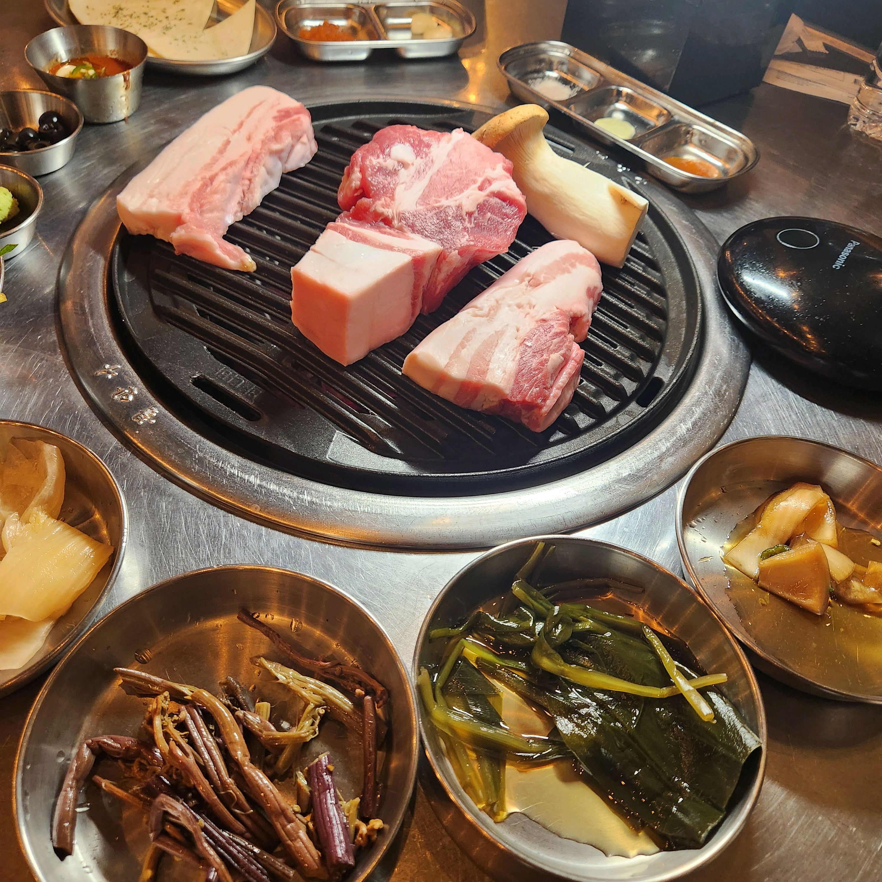 속초 여행와서 맛있다고 광고보고 갔는데 실망이예요. - 아바이마을 맛집 달빛돈가 속초본점