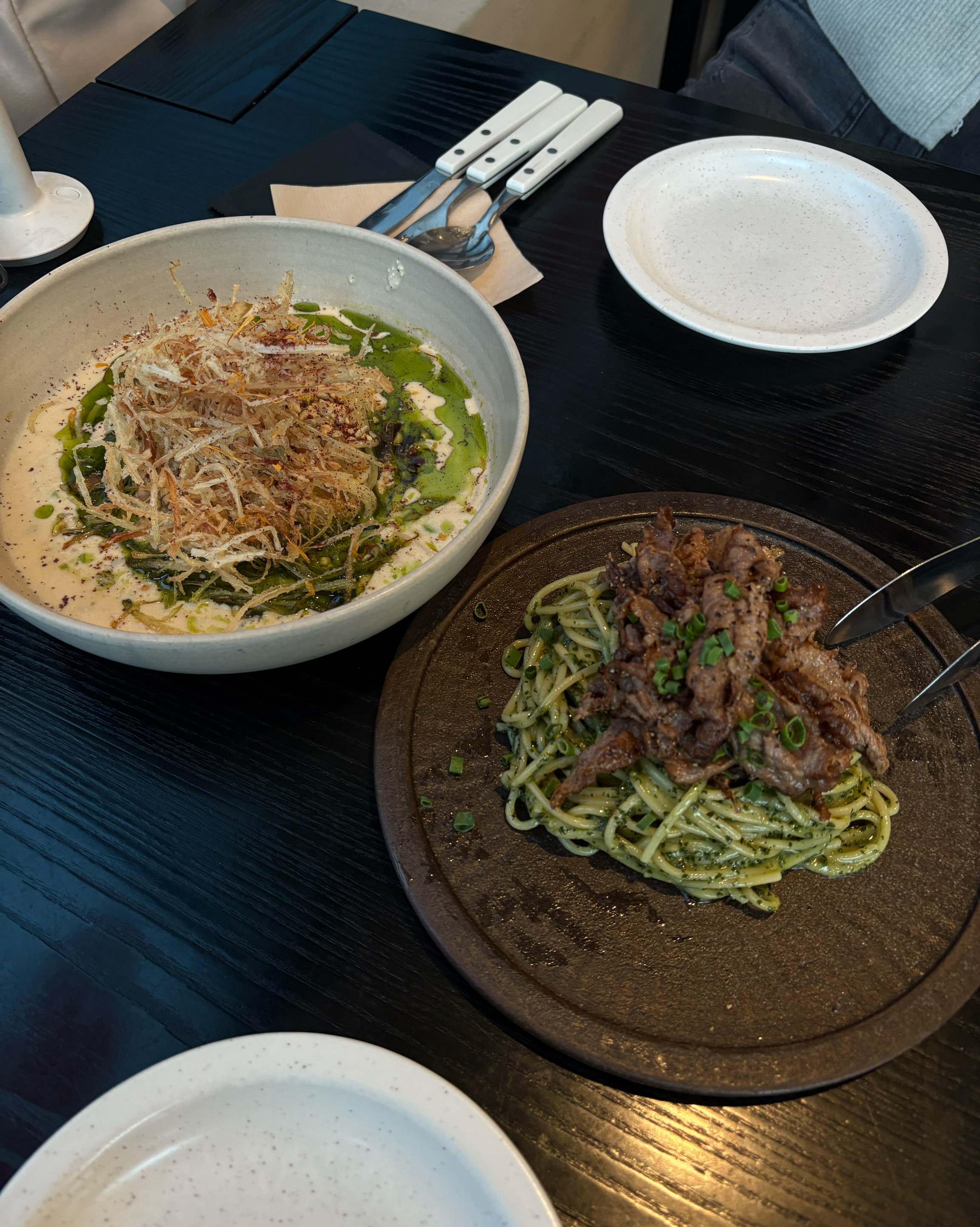 특이한 조합의 파스타가 많았습니다! 맛있습니다!! - 강남 데이트 분위기 좋은 맛집 심퍼티쿠시 신사점