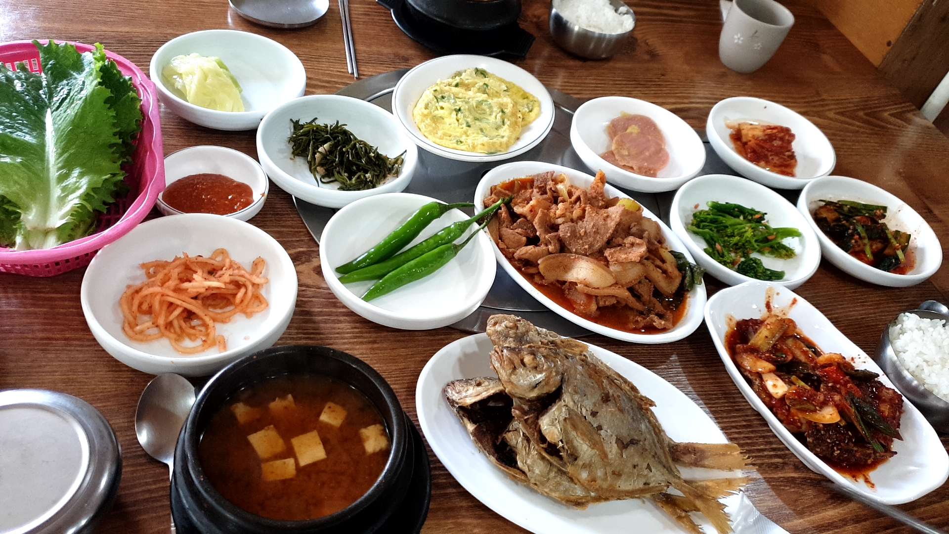 가성비에 매장도 넓고 - 제주 맛집 고은물식당 제주산방산점
