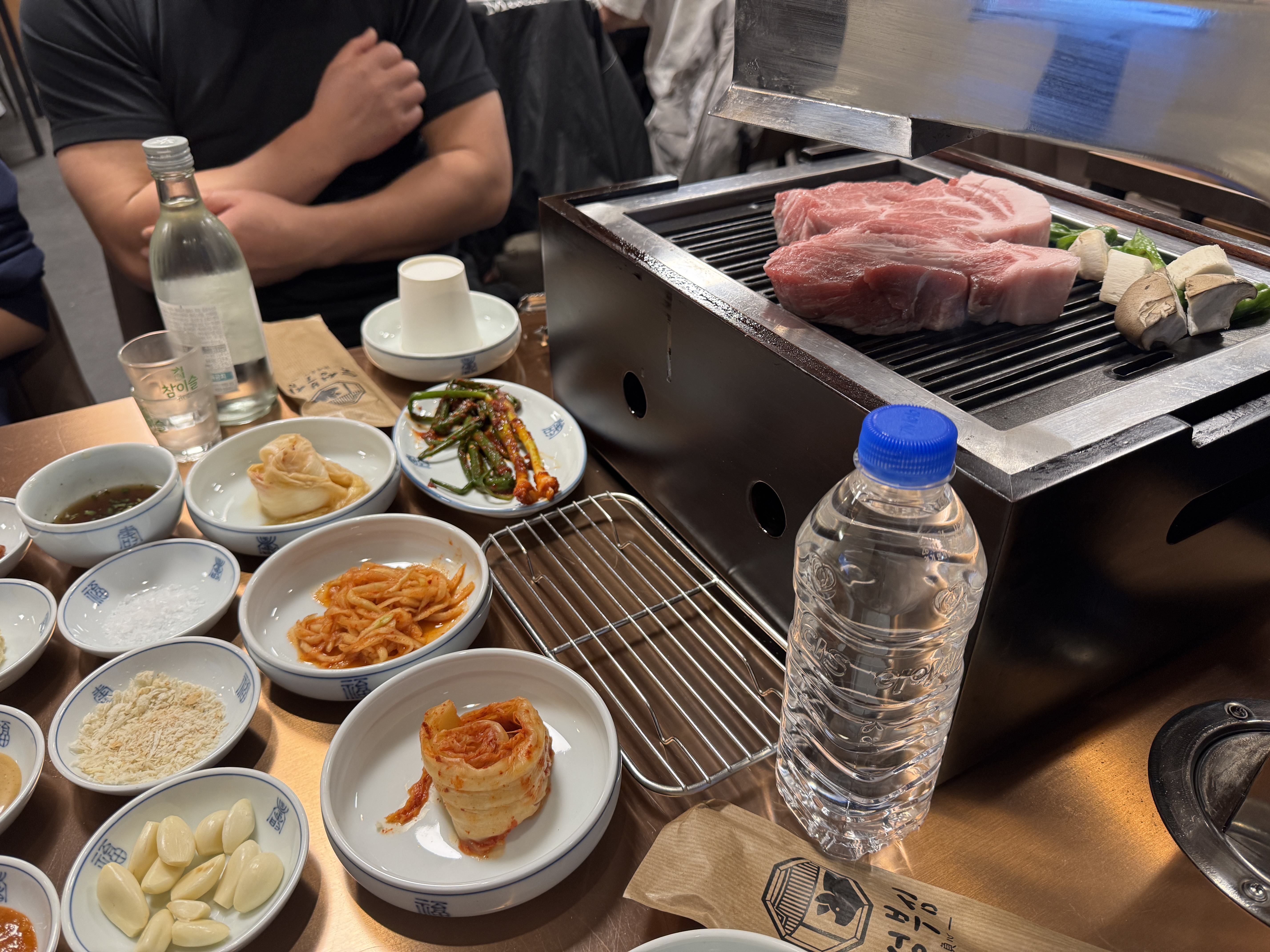 맛있어서 재방문 입니다~ 고기가 너무 맛있어요~ 직원분들도 너무 친절하시고 다 구워 주셔서