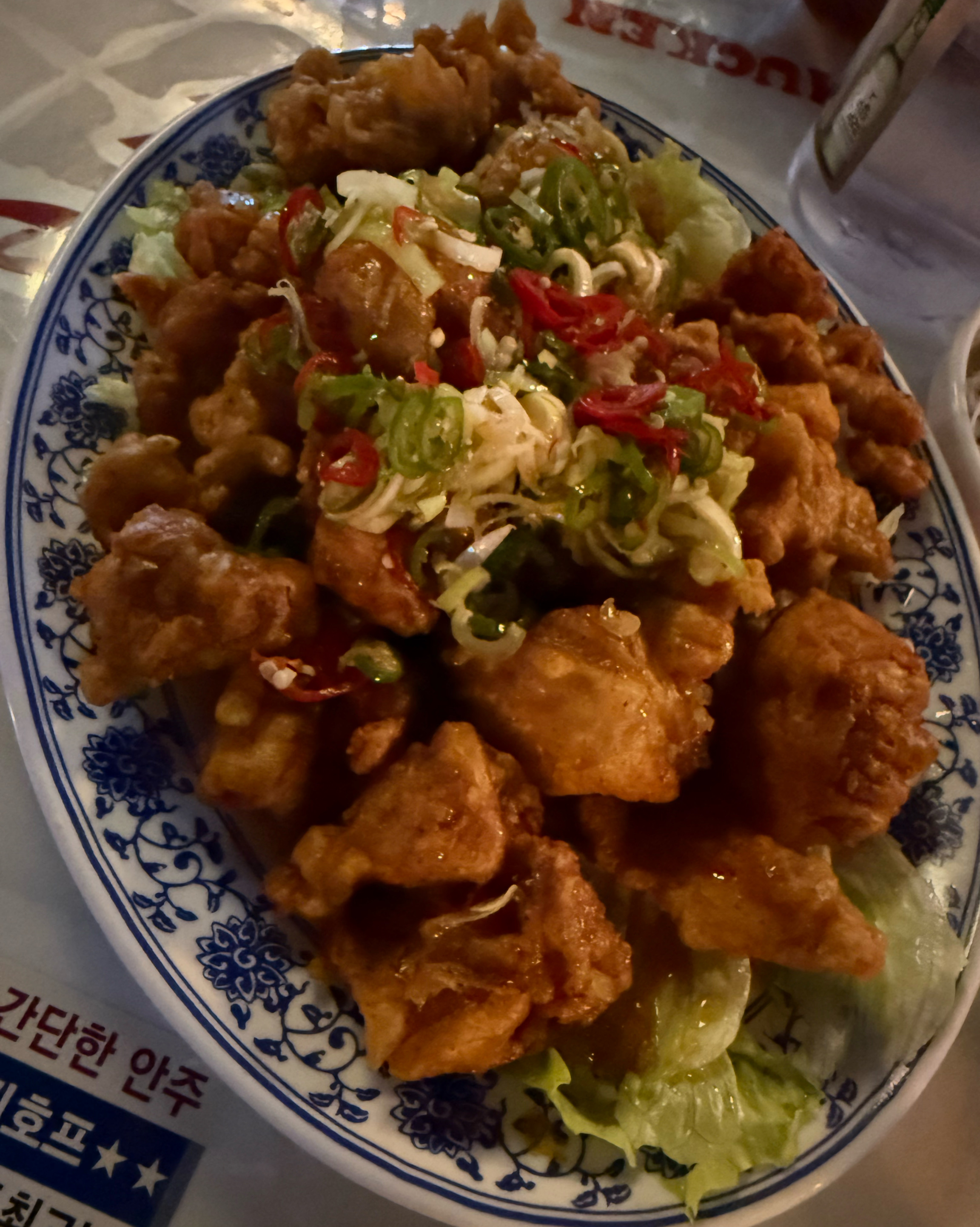 치킨류 전부 다 드세요 진짜 레전드입니다. 힙한 분위기에 이토록 맛난 치킨이라니 황홀해요~