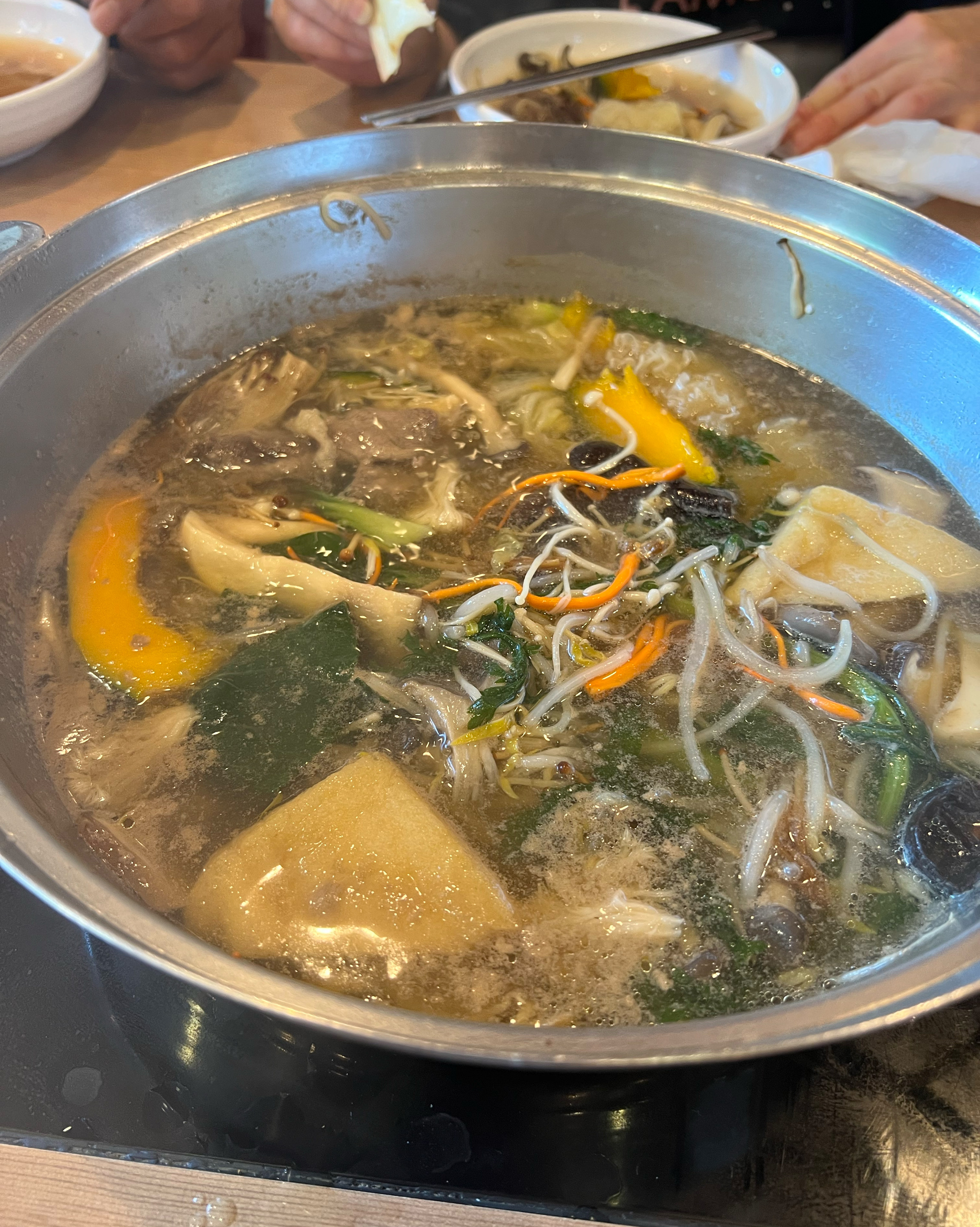 양이 많아서 인원대로 안시켜도 충분하구요!! 피자까지나오는 정말 혜자맛집 강추입니다!! 버
