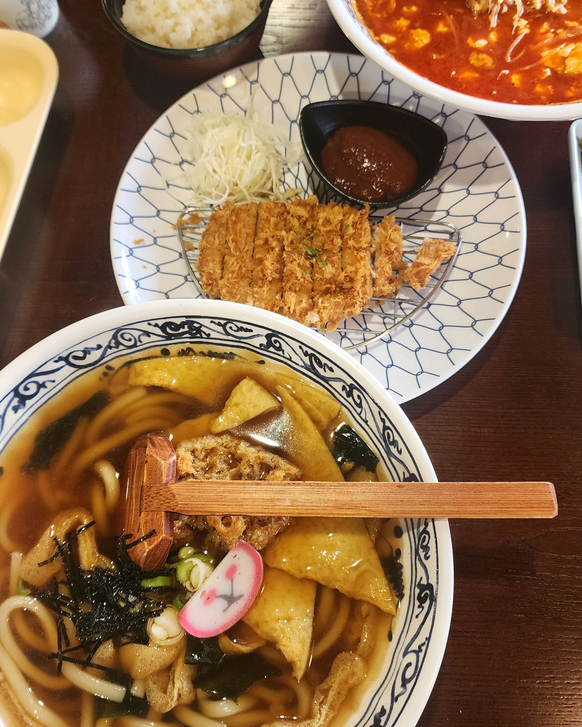 한번 와보고 싶었는데 드디어 왔네요 우동 맛있다고 아이가 잘 먹네요 짬뽕순두부밥 살짝 매콤